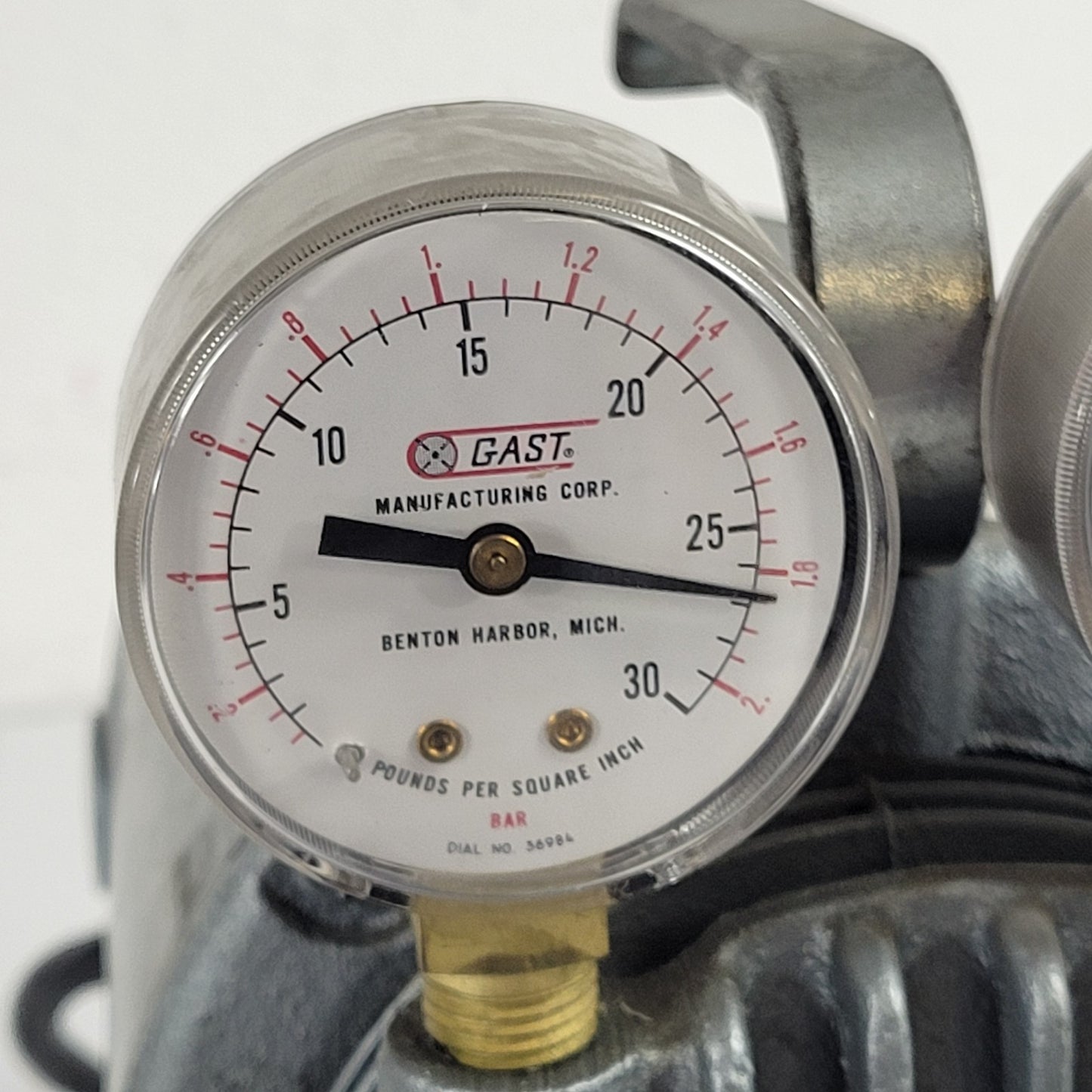 TESTED GAST 0211-V45F-G8CX Lab Air Compressor Vacuum Combo 25 PSI -28 inHg