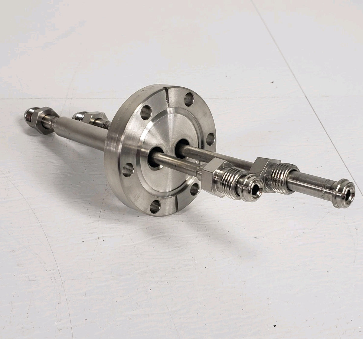 MDC 2.75" CF DN35CF Dual 1/4" VCR Fluid Feedthrough UHV Vacuum 304SS