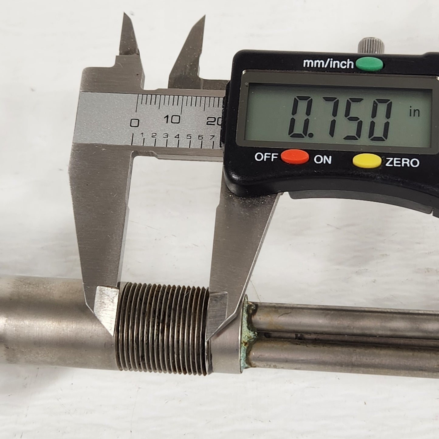 UHV Vacuum Fluid Feedthrough 3/4"-28 UN 3/8" Swagelok + 2x Cajon VCO