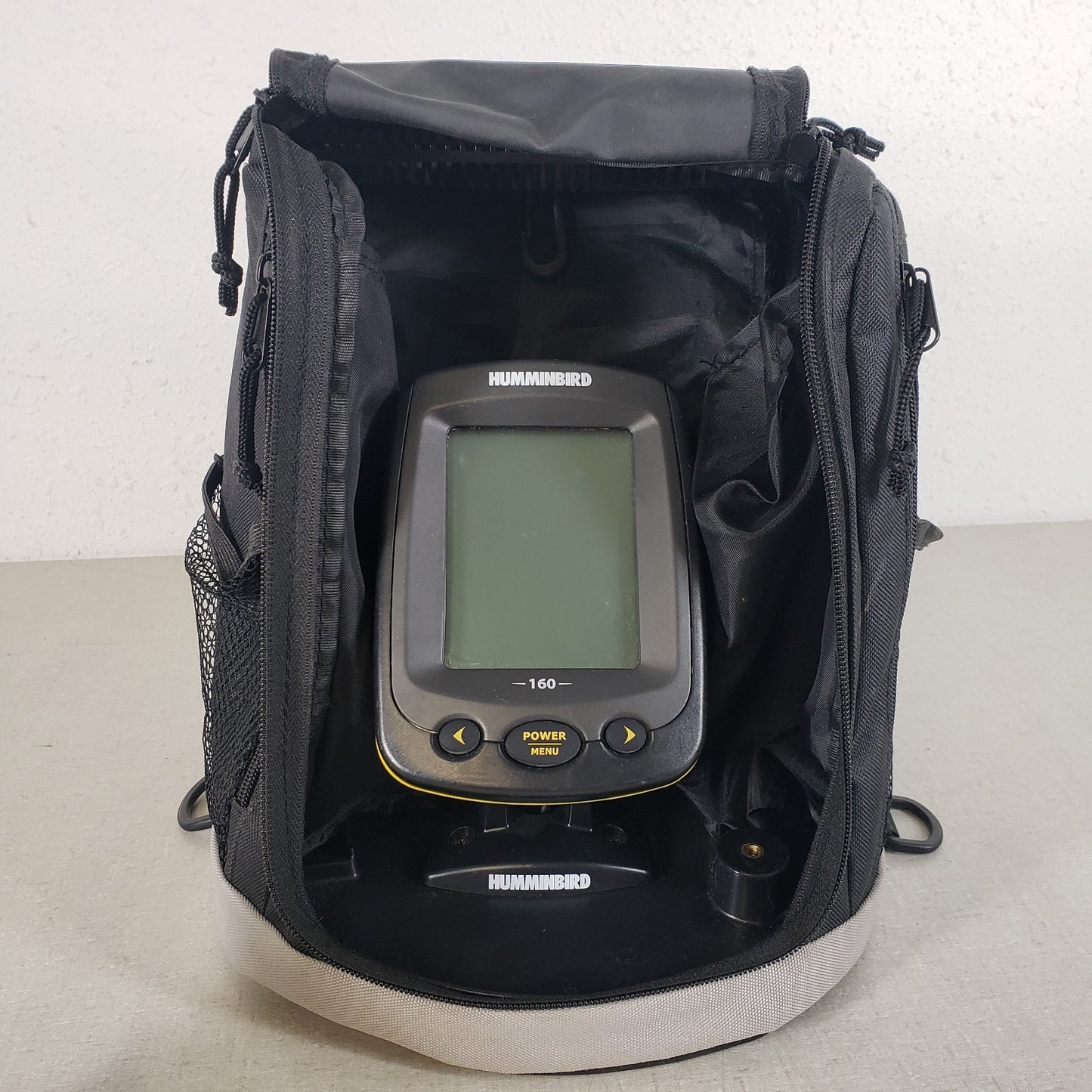 Humminbird PiranhaMAX 160 Portable Fish Finder w/ Case Powers On No, Transducer
