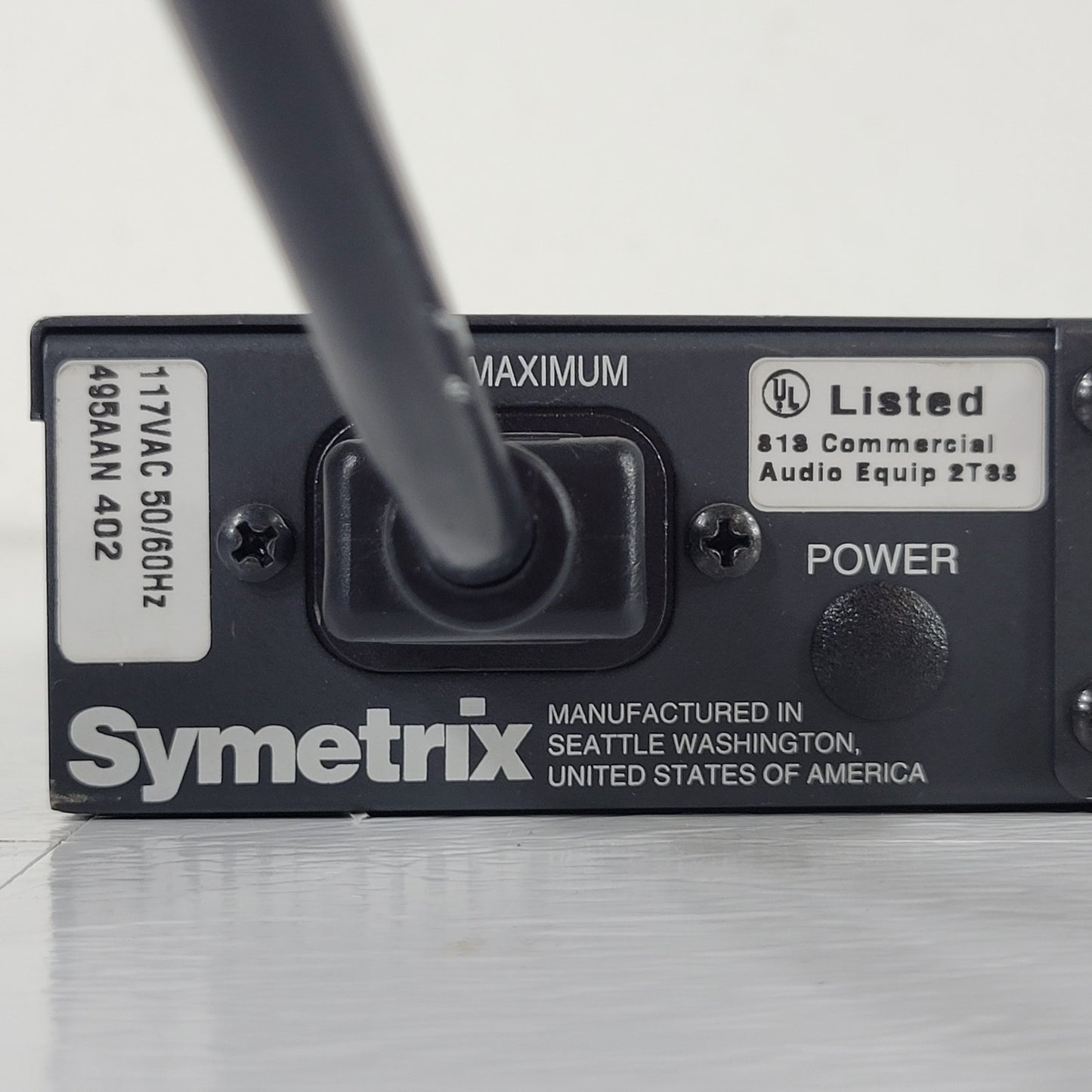 SYMETRIX 402 Dual Output Delay Acoustic Tool, 1 In & 2 Outs XLR and 1/4"