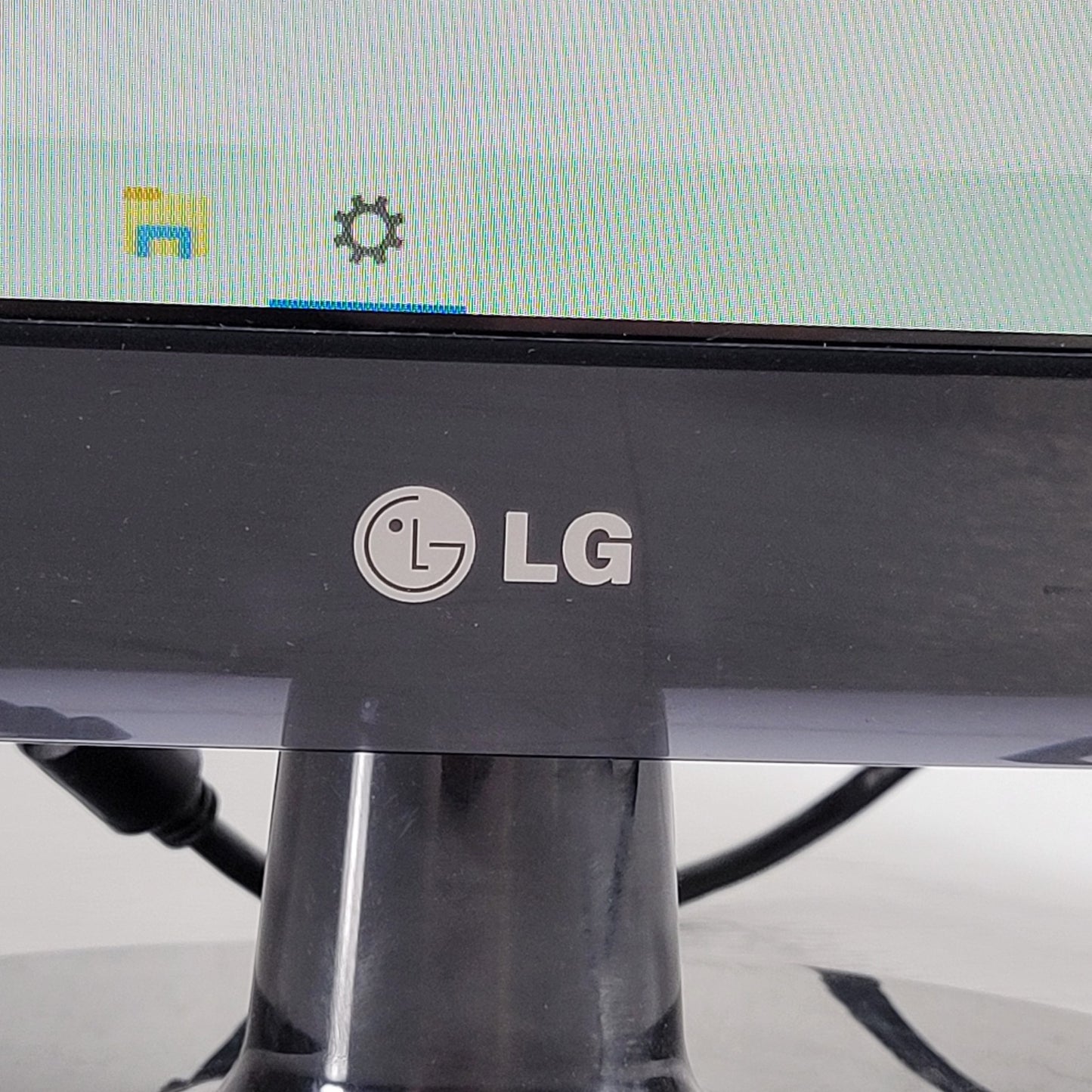 LG W2340VG Flatron Widescreen Monitor, Works with VGA, DVI-D, and HDMI