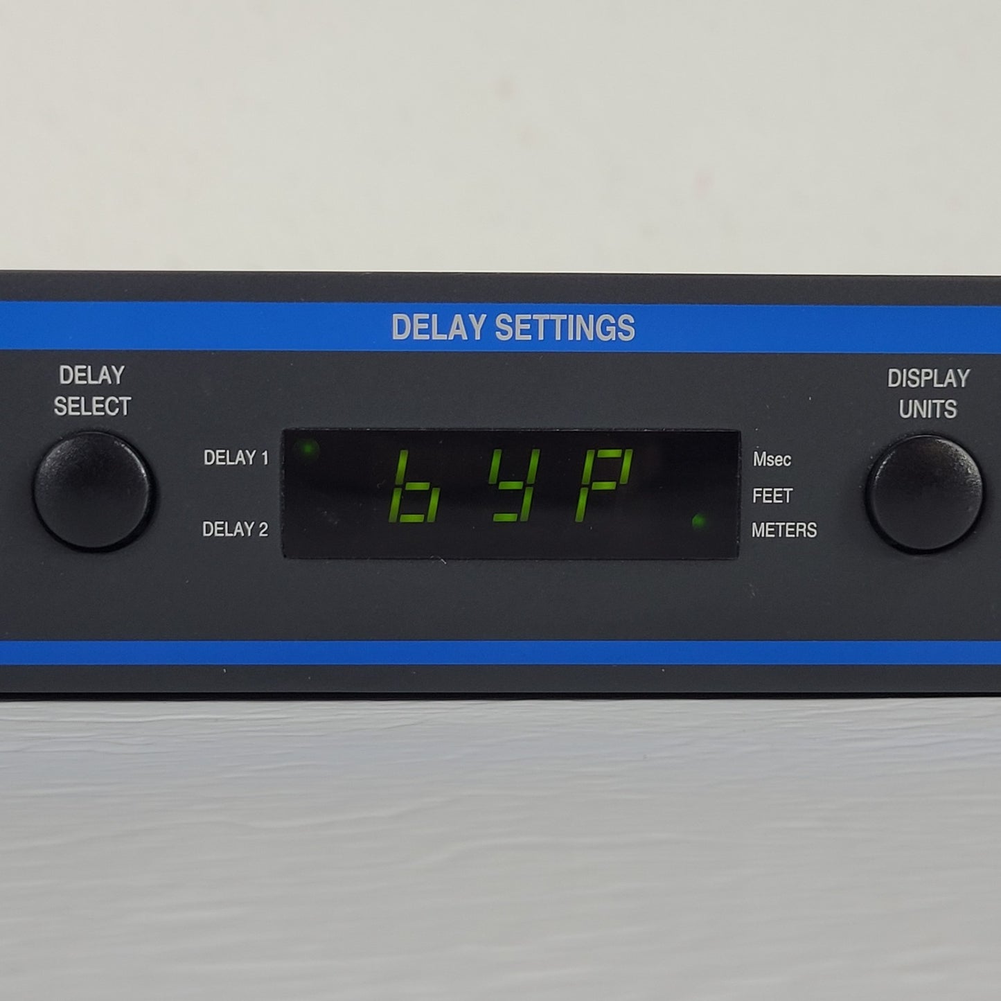 SYMETRIX 402 Dual Output Delay Acoustic Tool, 1 In & 2 Outs XLR and 1/4"