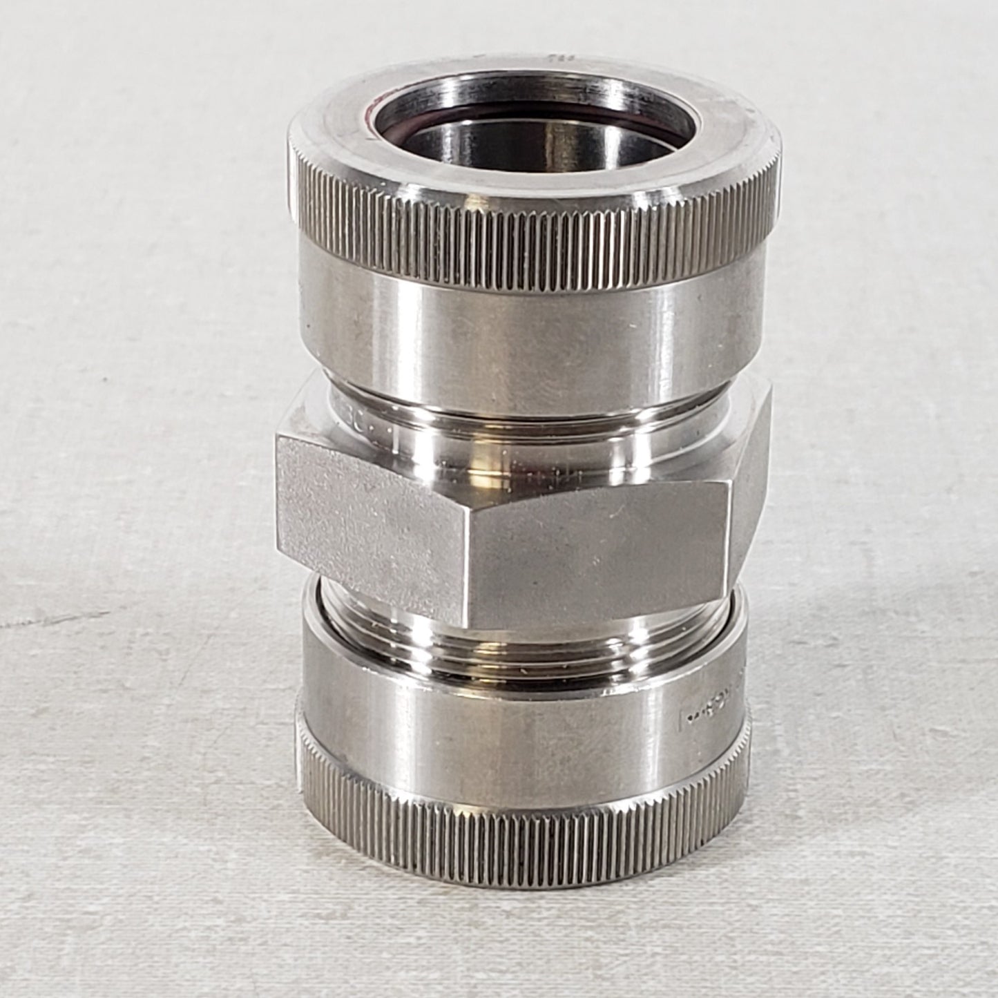 Swagelok SS-16-UT-6 1" OD Stainless Steel Ultra Torr Union Vacuum Fitting