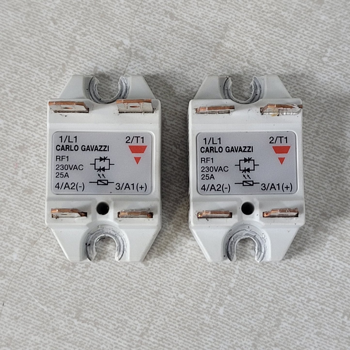 Set of 2 Carlo Gavazzi RF1A23D25 AC Solid State Relays 18-28.8VDC 230VAC 25A