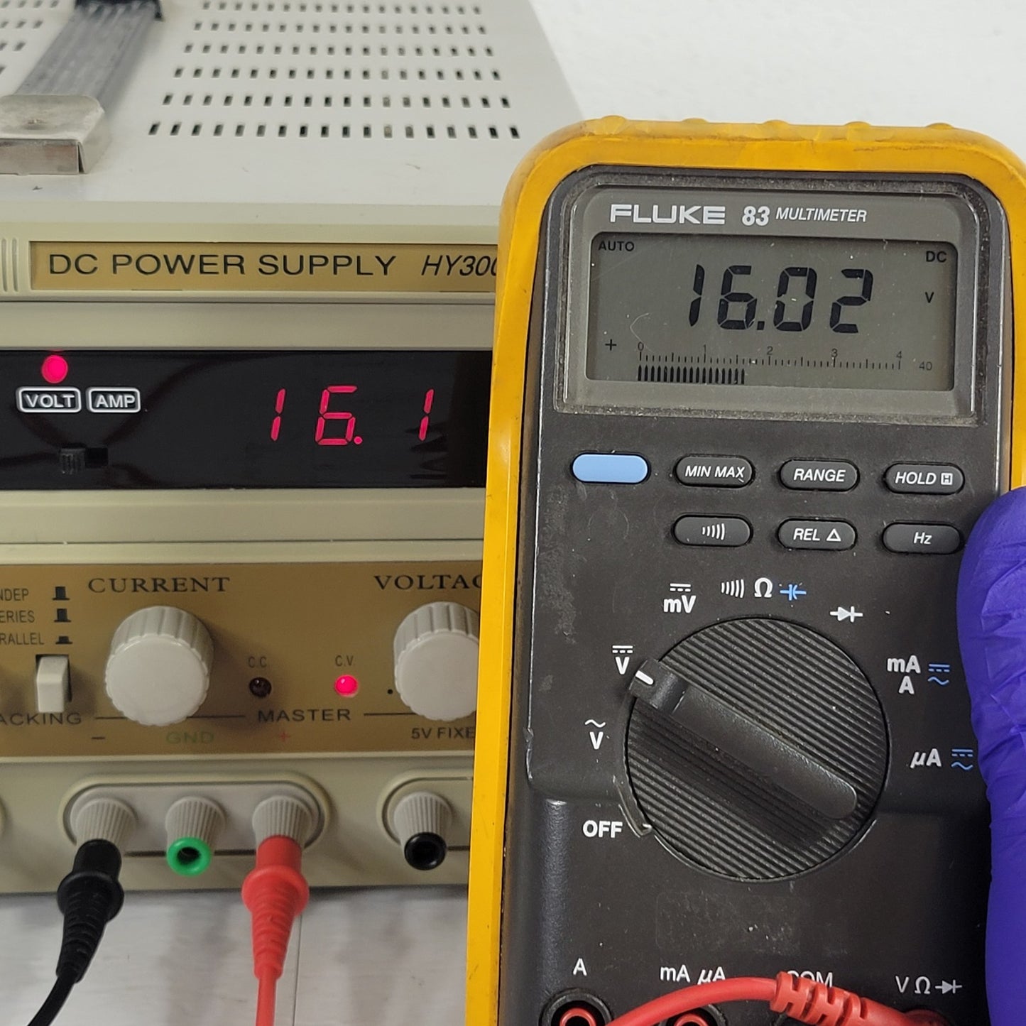 TESTED RSR HY3002-3 Triple Output Linear DC Power Supply 2x0-30V 2A 5V3A Grade B