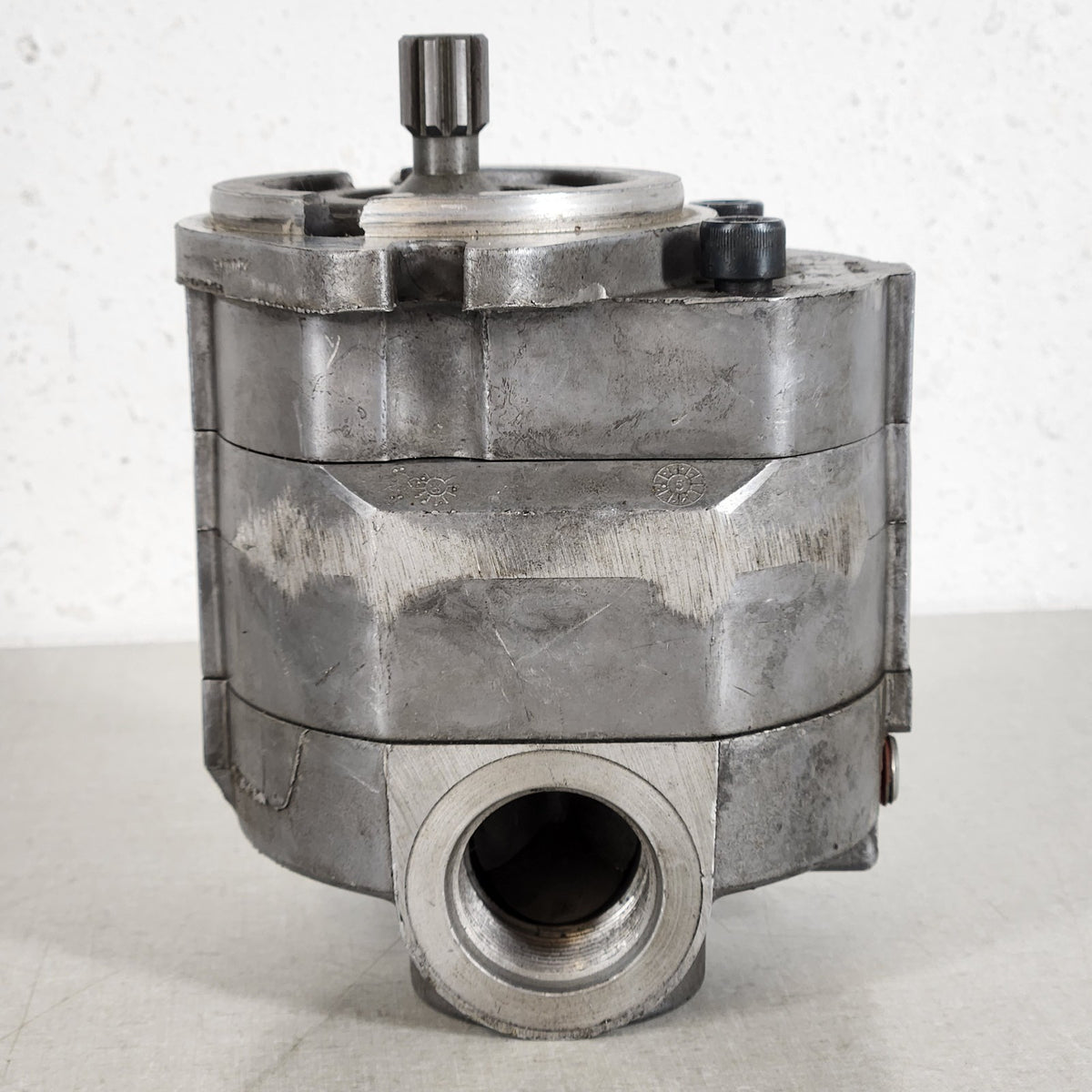 Cross 5Z420 40-Series Hydraulic Gear Pump 3000 PSI 5/8" Shaft Untested