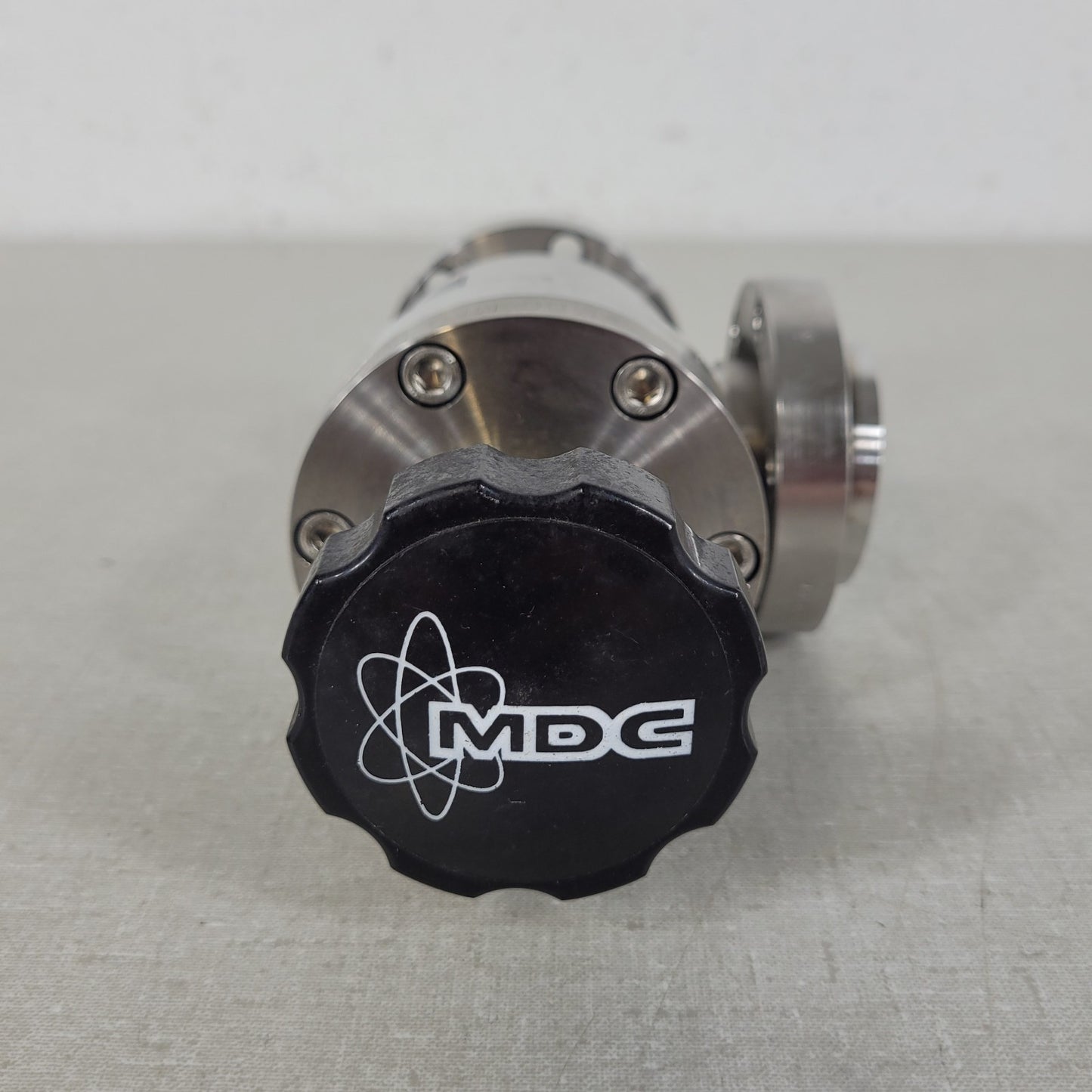 MDC AV-150 Manual 90° Angle Vacuum Valve 2.75" CF ConFlat DN40CF SS UHV