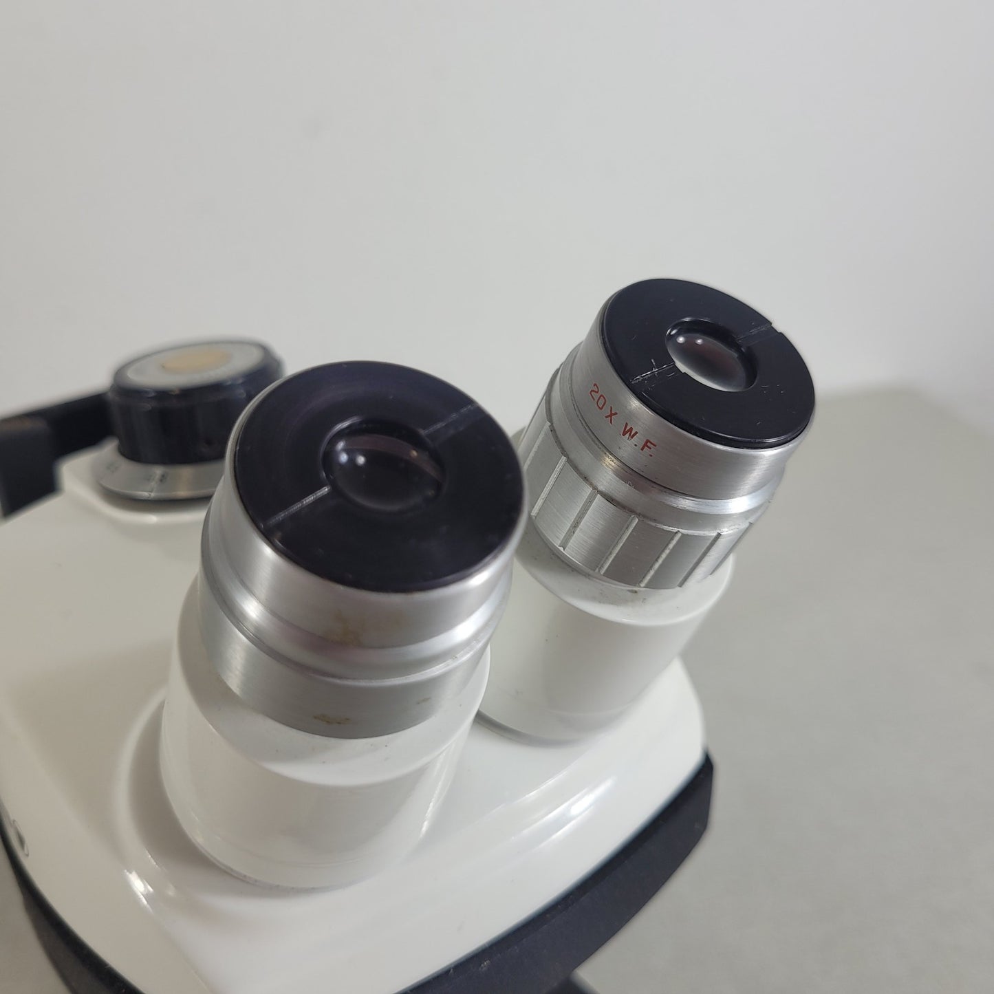 Bausch & Lomb StereoZoom 4 Stereo Microscope 0.7x-3x 20x WF Eyepieces Stand