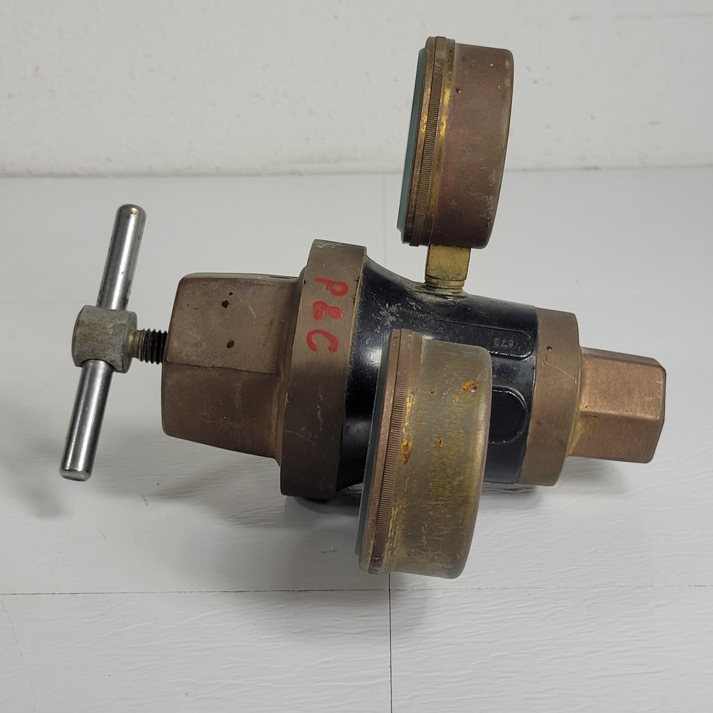 Union Carbide Linde CGA-580 Argon Nitrogen Helium Gas Regulator Dual Gauge