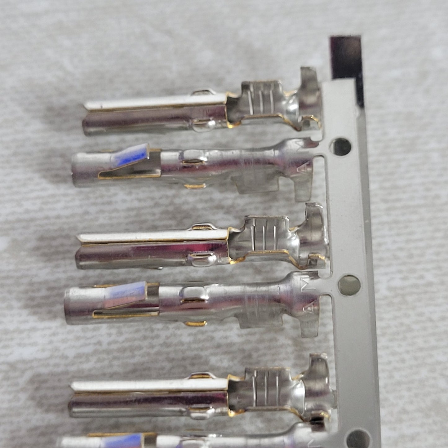 200pc TE Connectivity 61117-1 AMP Crimp Receptacle Contact Terminal Strip Lot