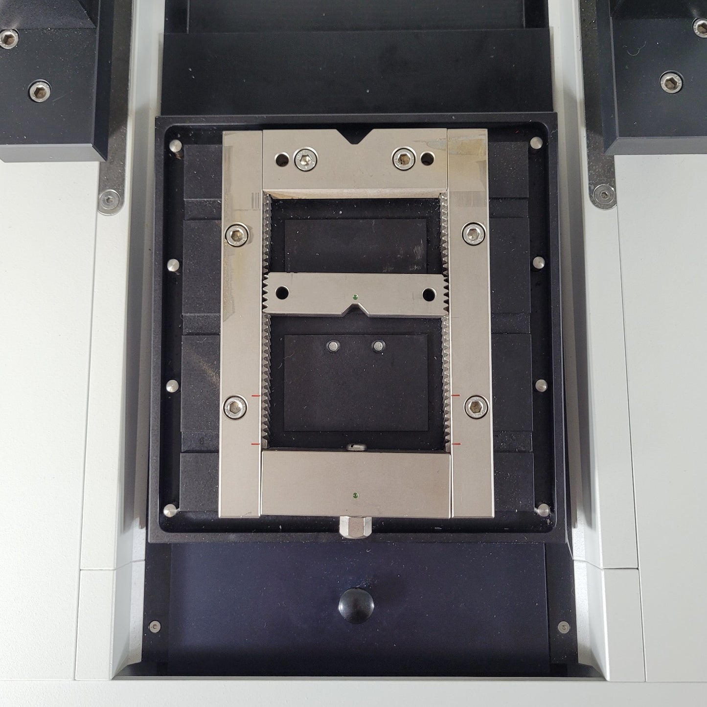 TESTED Leica SM2500 Microtome System 0-1000um Thickness 0.5-100mm/s Speed