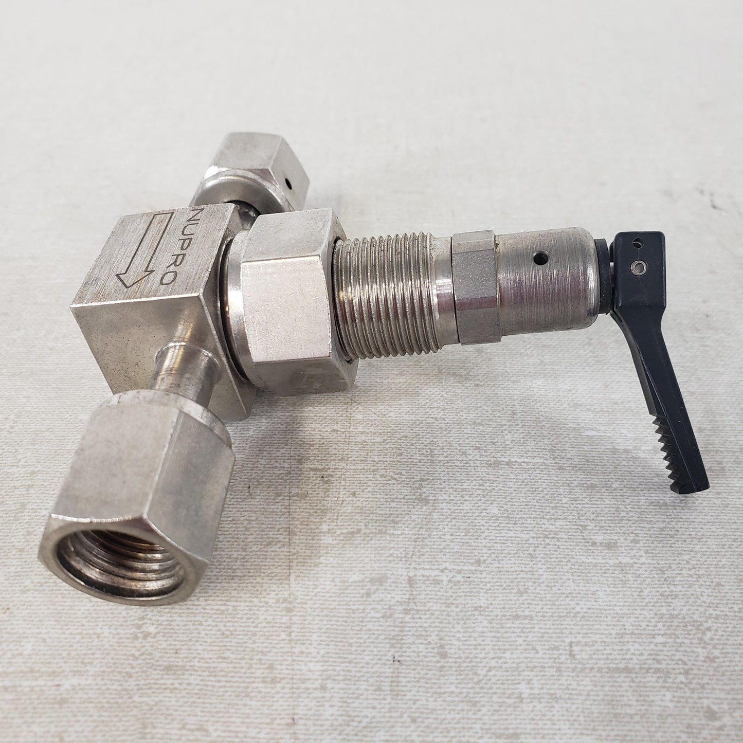 NUPRO SS-4BKT-V51 1/4in Female VCR Bellows Sealed Toggle Valve Swagelok