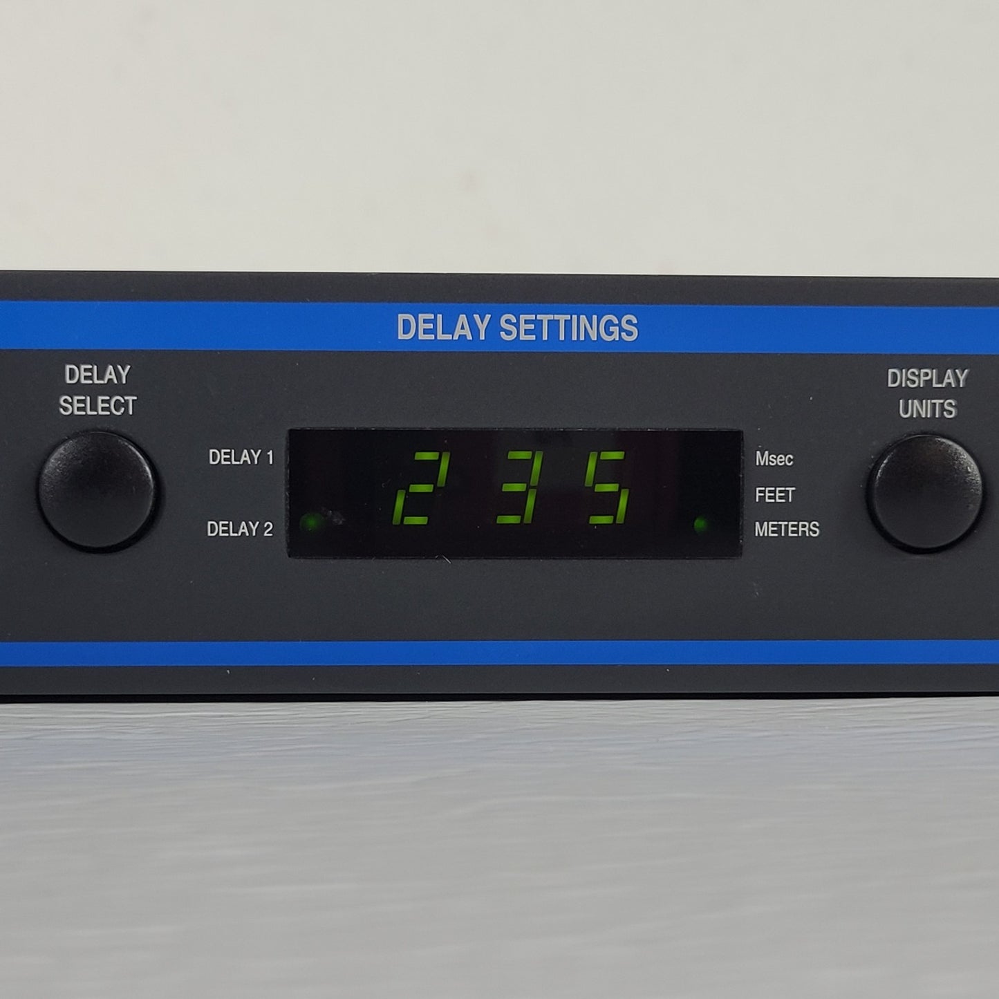SYMETRIX 402 Dual Output Delay Acoustic Tool, 1 In & 2 Outs XLR and 1/4"