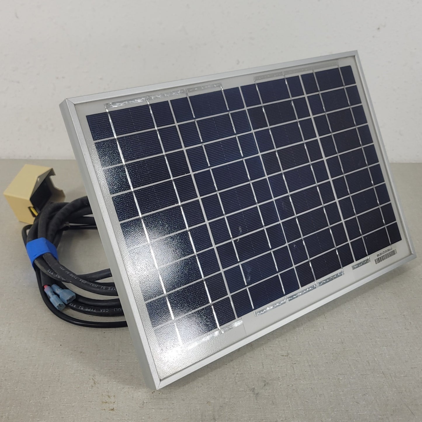 Newpowa NPA10-12 10W 12V Solar Panel Battery Charger Adjustable Pole Mount Cable