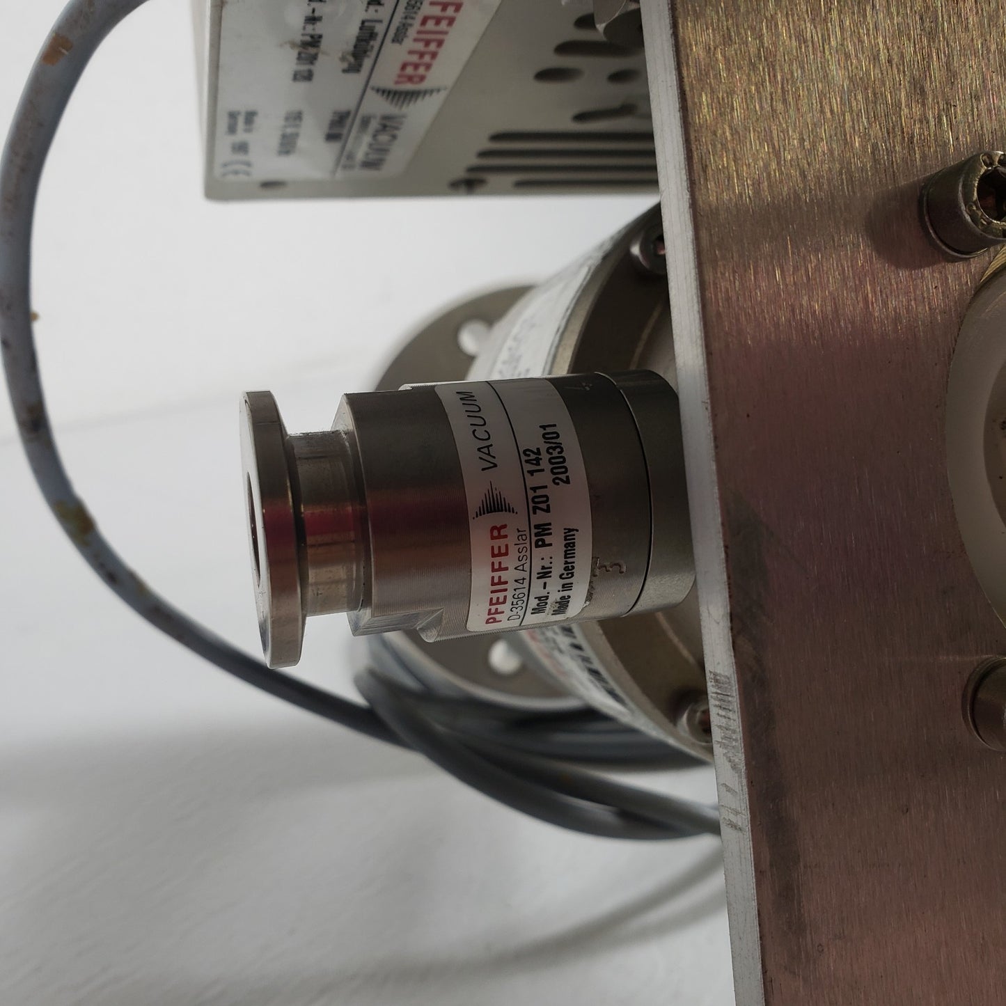TESTED to E-6 Pfeiffer TMU-065 Turbomolecular Pump Ultra High Vacuum w/ TCP-015