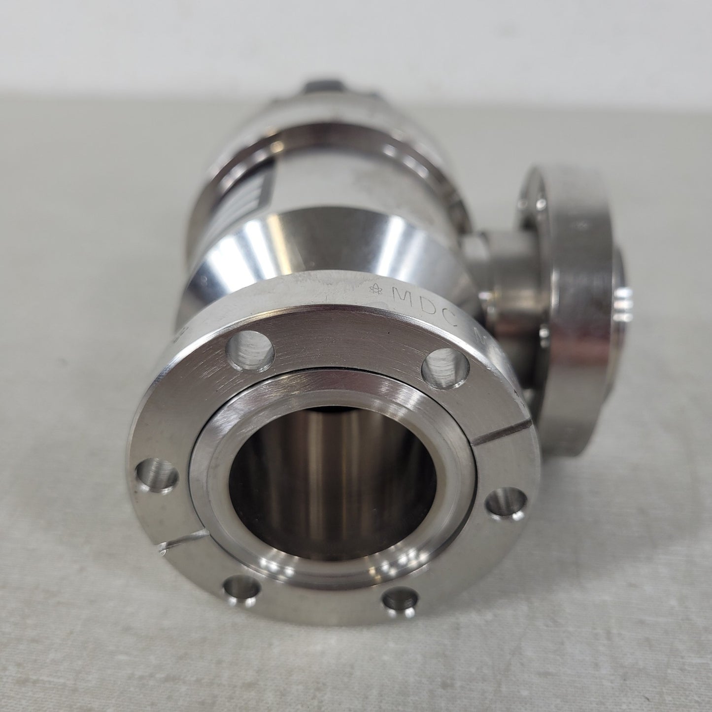 MDC AV-150 Manual 90° Angle Vacuum Valve 2.75" CF ConFlat DN40CF SS UHV