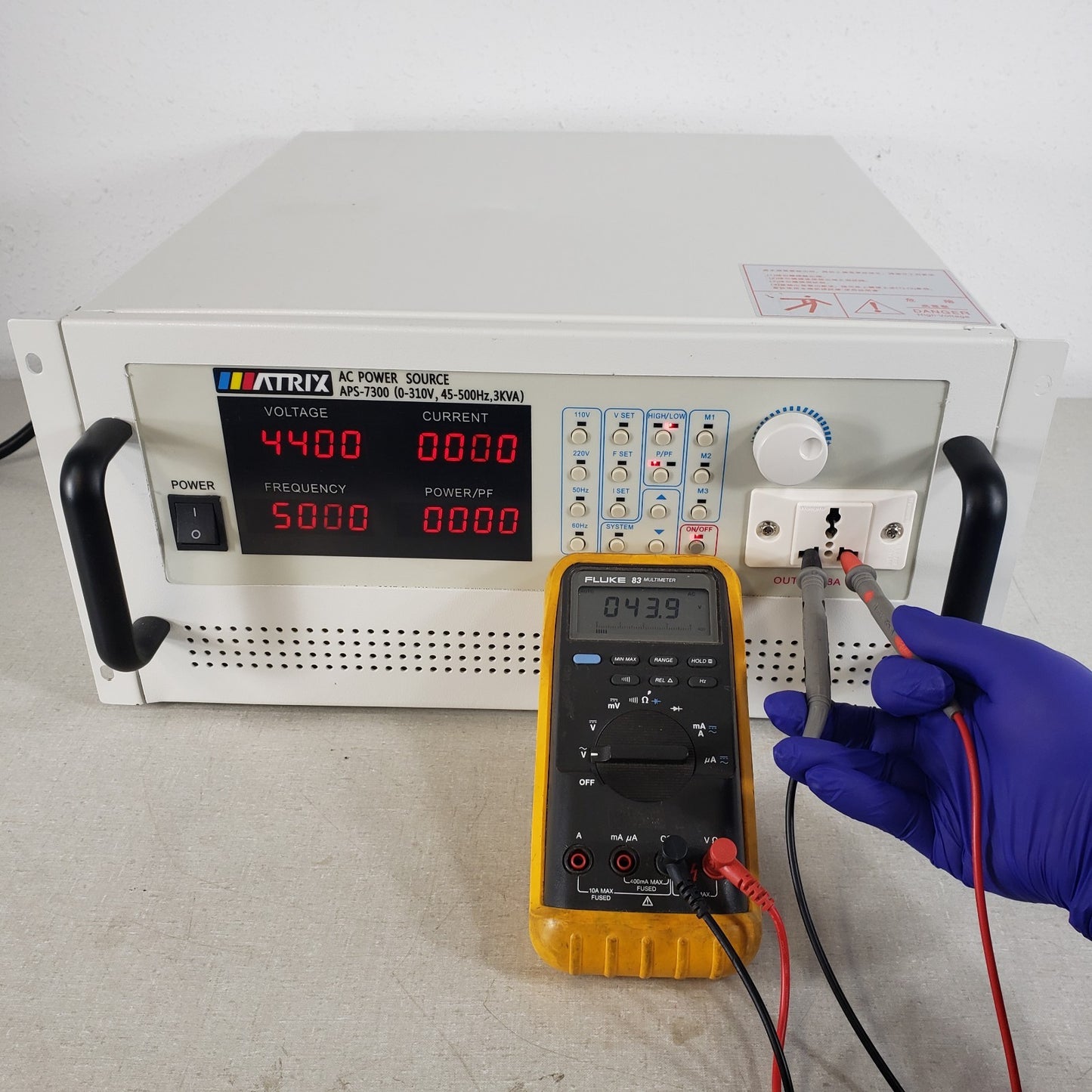 TESTED Matrix APS-7300 Programable AC Power Supply 0-310V 45-500Hz *READ DESC*