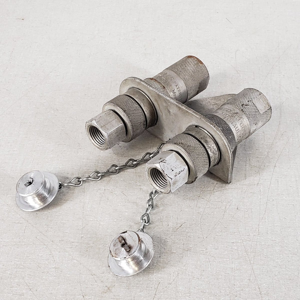 PFAU Hydraulics 401-A Dual Hydraulic Quick Coupler 4-Port Tractor w/ Caps