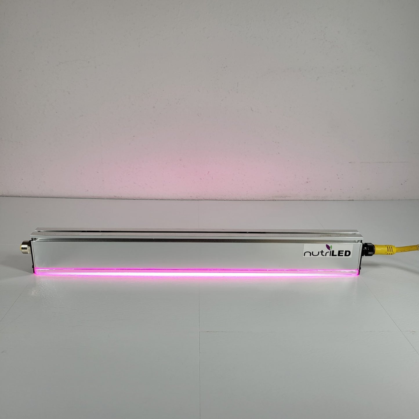 TESTED Hubbell NutriLED NGL12 24" LED Horticultural Grow Light 31W 2:1 R:B