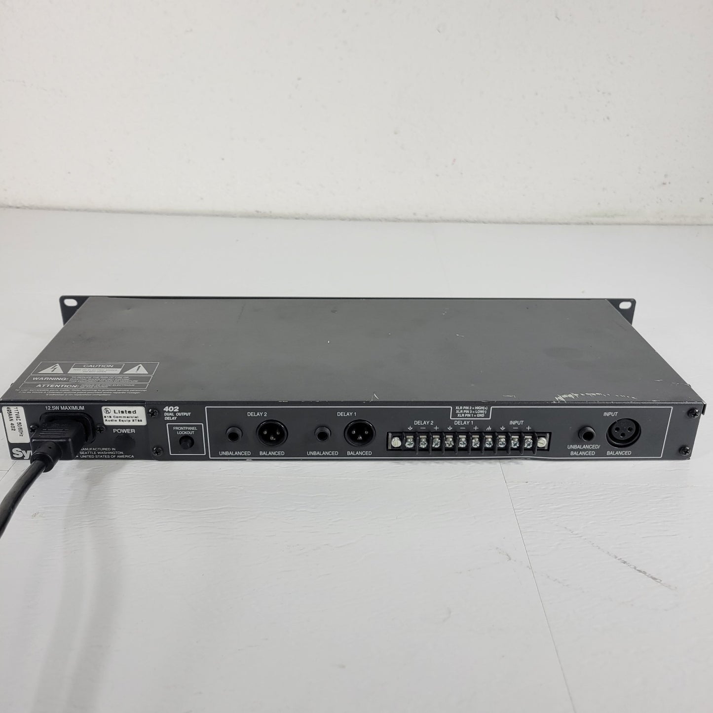 SYMETRIX 402 Dual Output Delay Acoustic Tool, 1 In & 2 Outs XLR and 1/4"