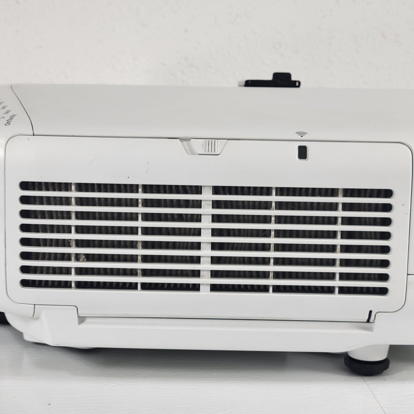 FOR PARTS ONLY/NOT WORKING EPSON H750A PRO G7500U LCD Projector