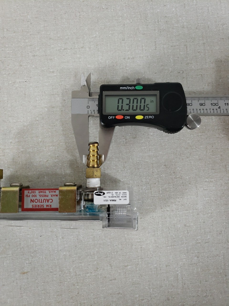 Dwyer RMA-151 Rate-Master 0-50cc/min Flowmeter w/ Brackets & 3/16" ID Barb Inlet