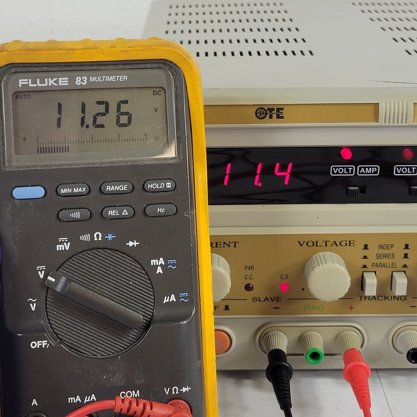 TESTED RSR HY3005-3 Triple Output Linear DC Bench Power Supply 2x30V 5A +5V