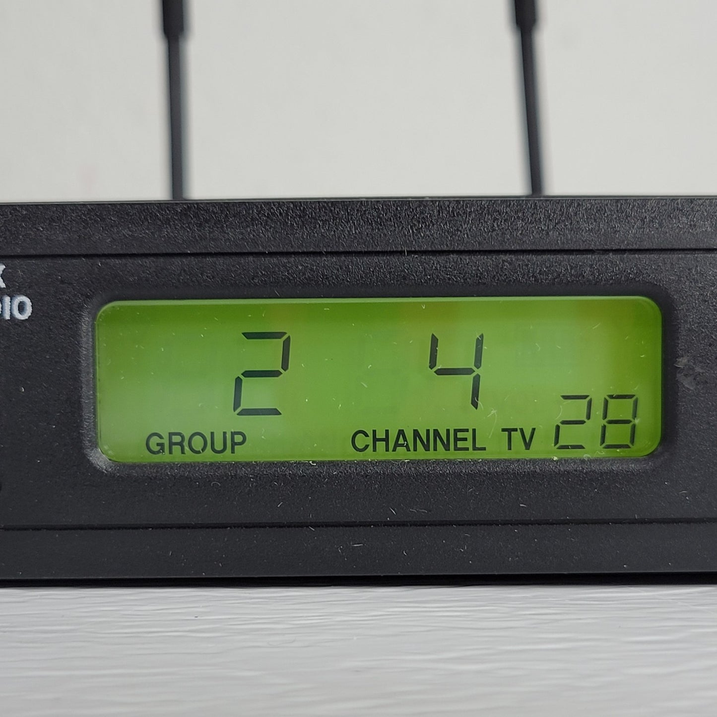 SHURE Wireless Controller ULXS4 J1 554-590MHz, Both Antennae and Power Supply