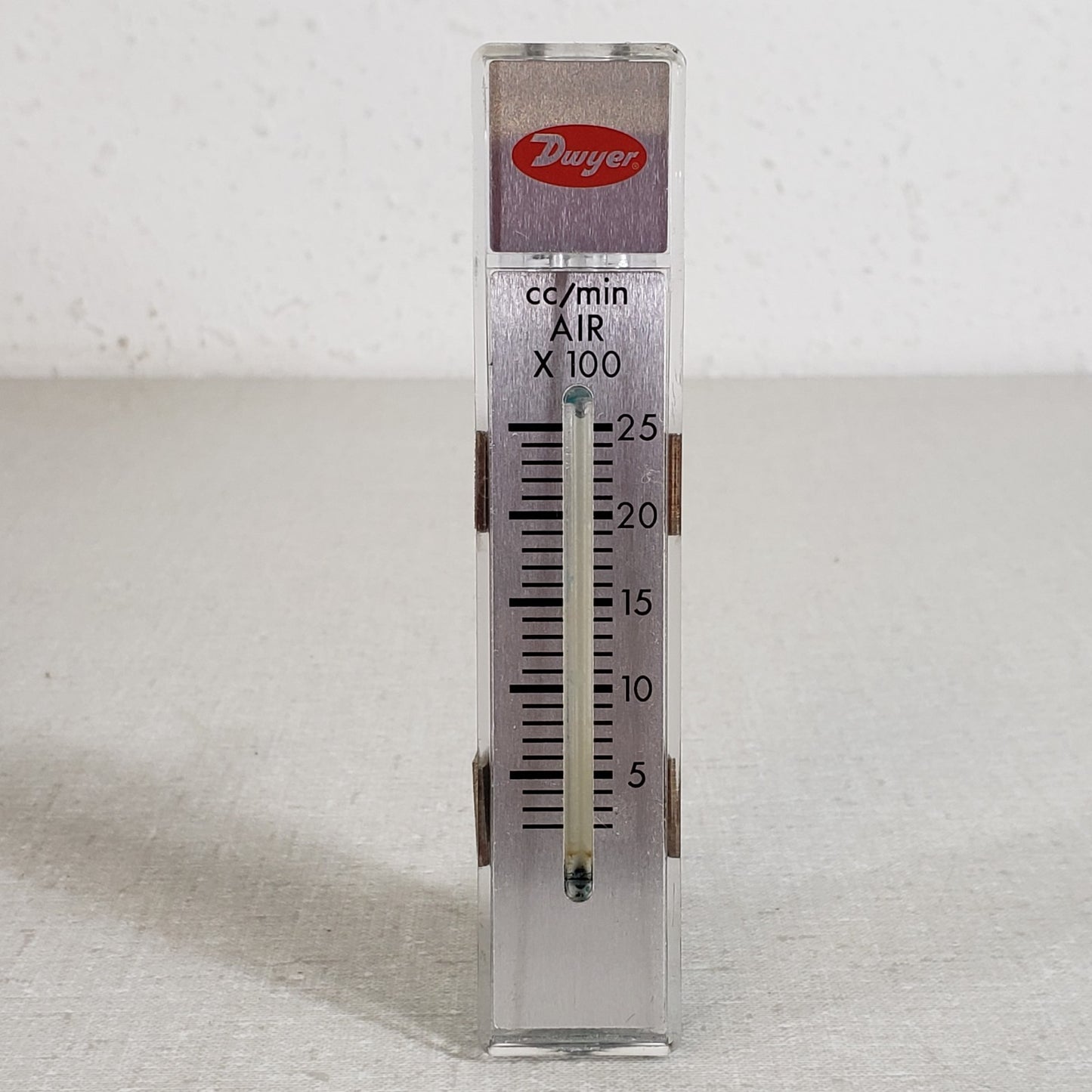 Dwyer RMA-14 Rate-Master 0-2500cc/min Flowmeter w/ Bracket & 3/16" ID Barb Inlet