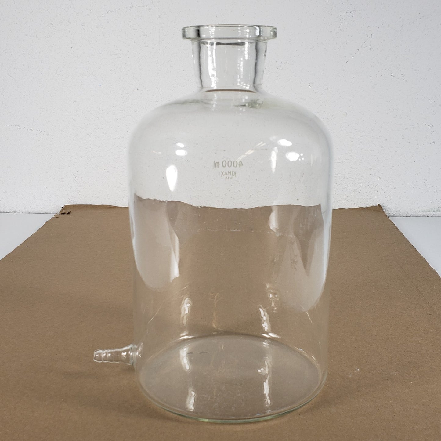 Kimax 14607-4000 4000mL Glass Reservoir Bottle w/3/8" Bottom Hose Outlet