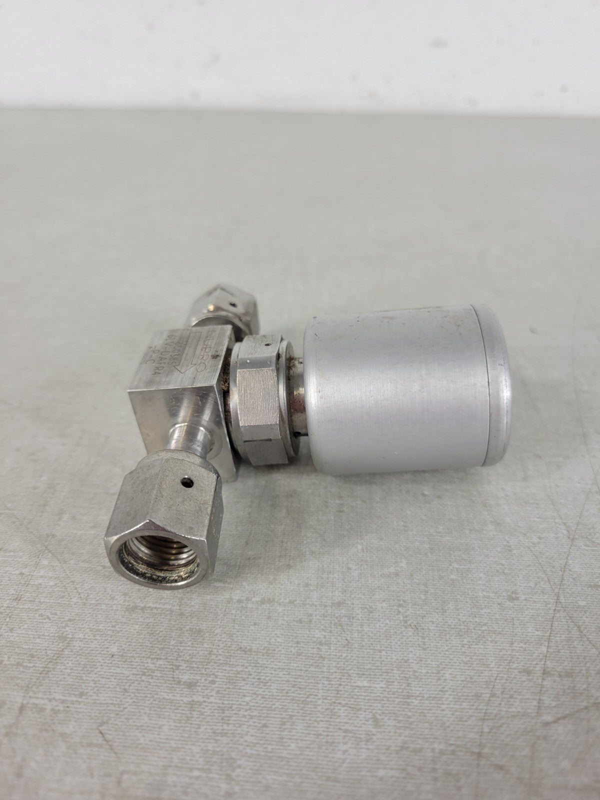 Swagelok Nupro 6LV-DAFR4-P-C 1/4" VCR Ultra High Purity Pneumatic Bellows Valve