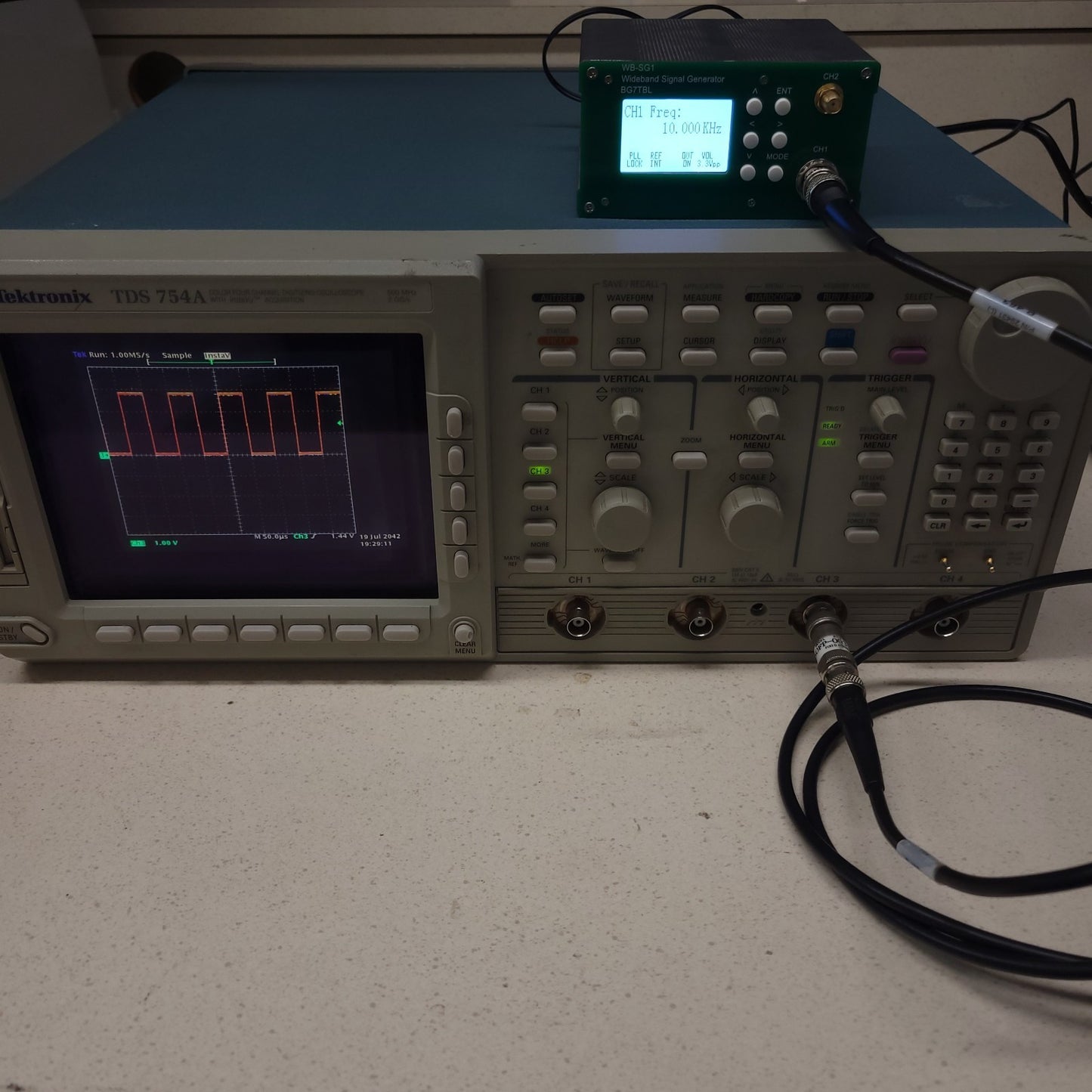 *READ* Tektronix TDS 754A Digitizing Four Channel Oscilloscope 500MHz CRT Screen