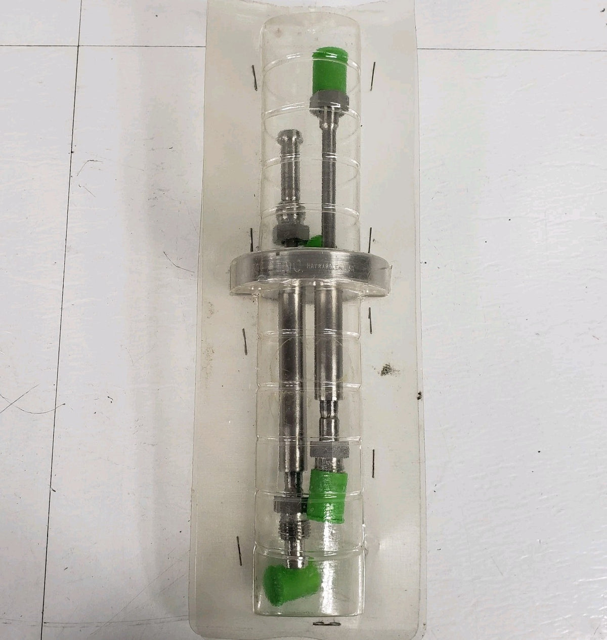 MDC 2.75" CF DN35CF Dual 1/4" VCR Fluid Feedthrough UHV Vacuum 304SS