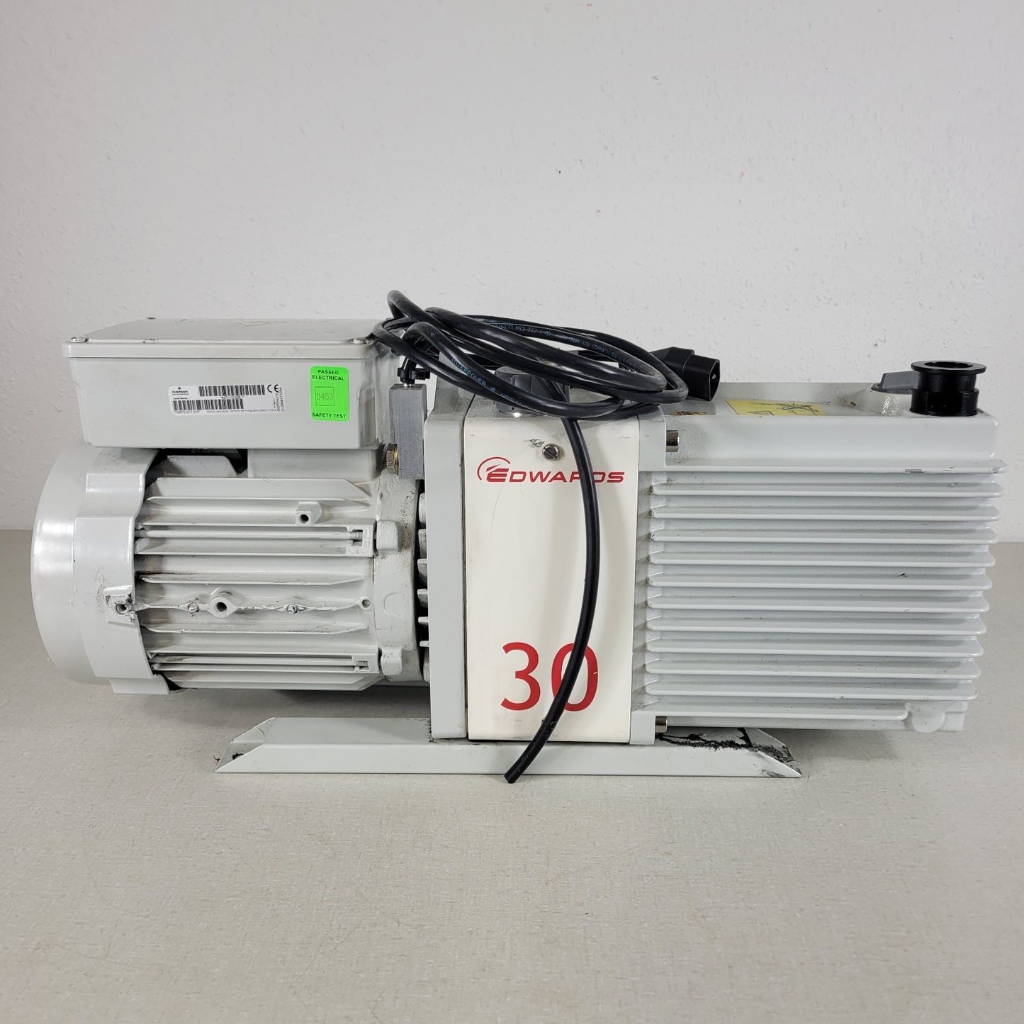 TESTED to 9E-4 Torr Edwards E2M30 Roughing Vacuum Pump KF25 220-240V 5A Rotary