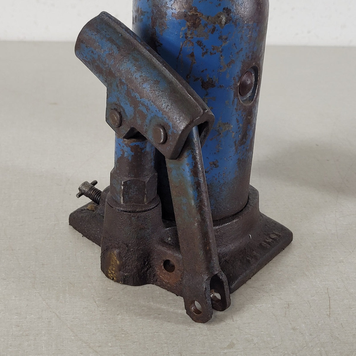 Vintage Walker Hydraulic Bottle Jack Blue Industrial Lift Jack For Parts
