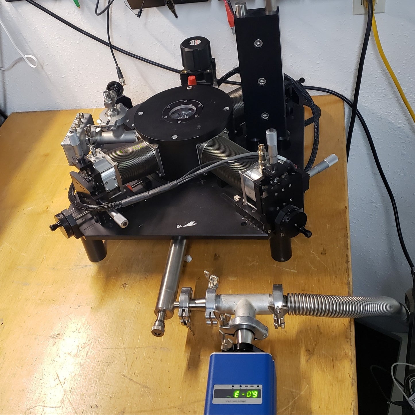 TESTED Lake Shore TTP4 Table Top 3-axis Cryogenic Probe Station 4.2-475K 0-67GHz