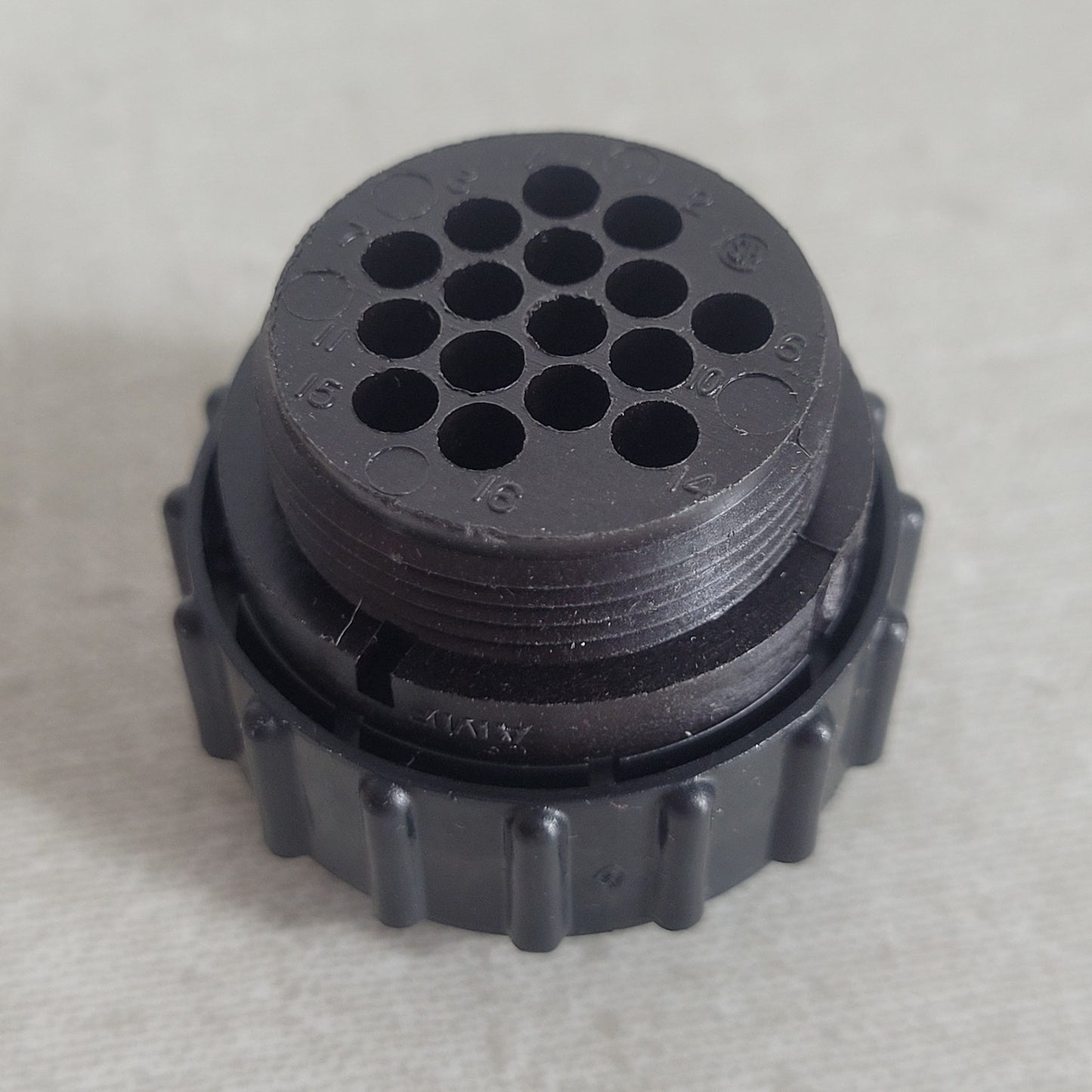 4 Units AMP 206037-1 Circular Connector Plug 16 Position CPC Series