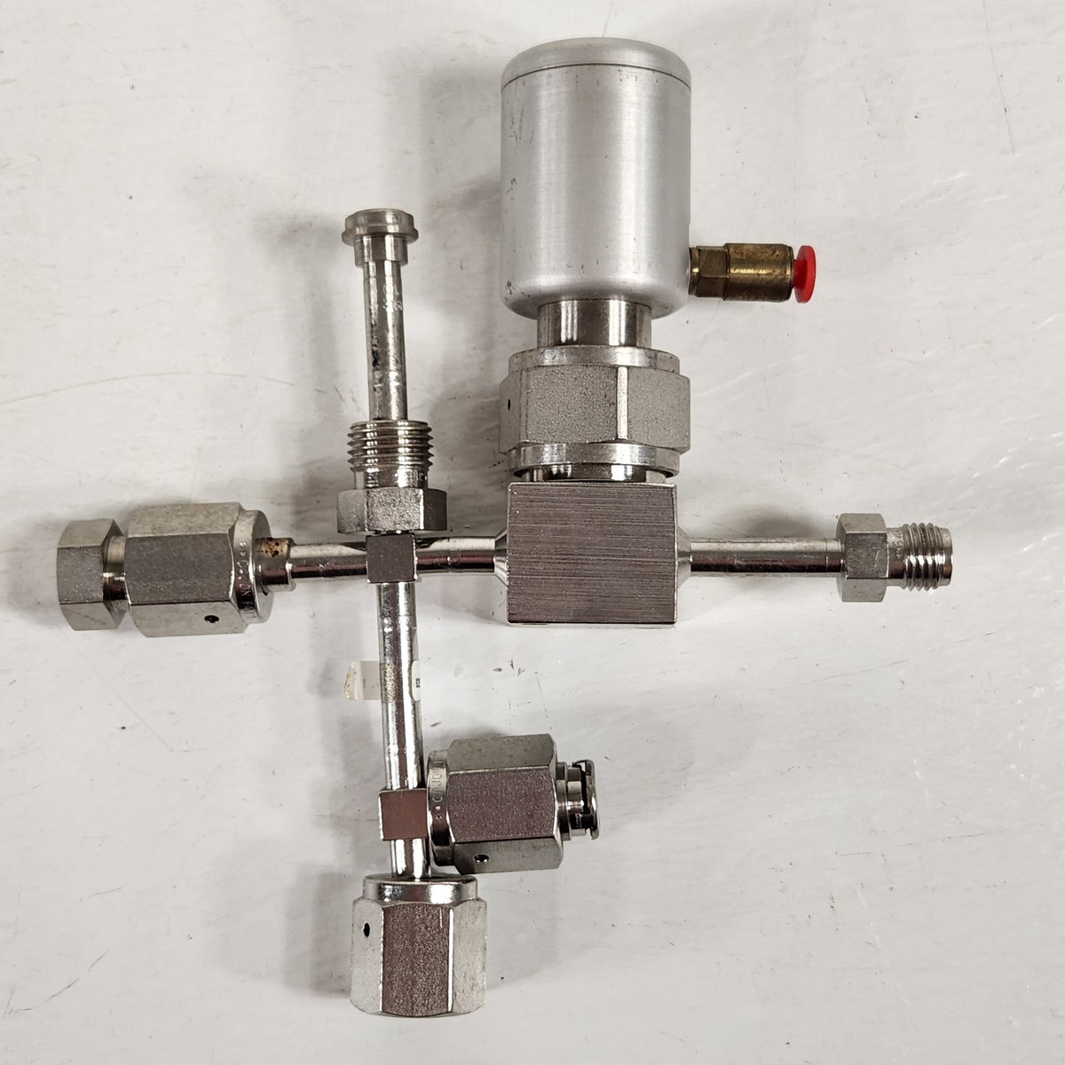 Nupro Swagelok 6LV-BNBW4-C High Purity Pneumatic Bellows Valve 1/4"