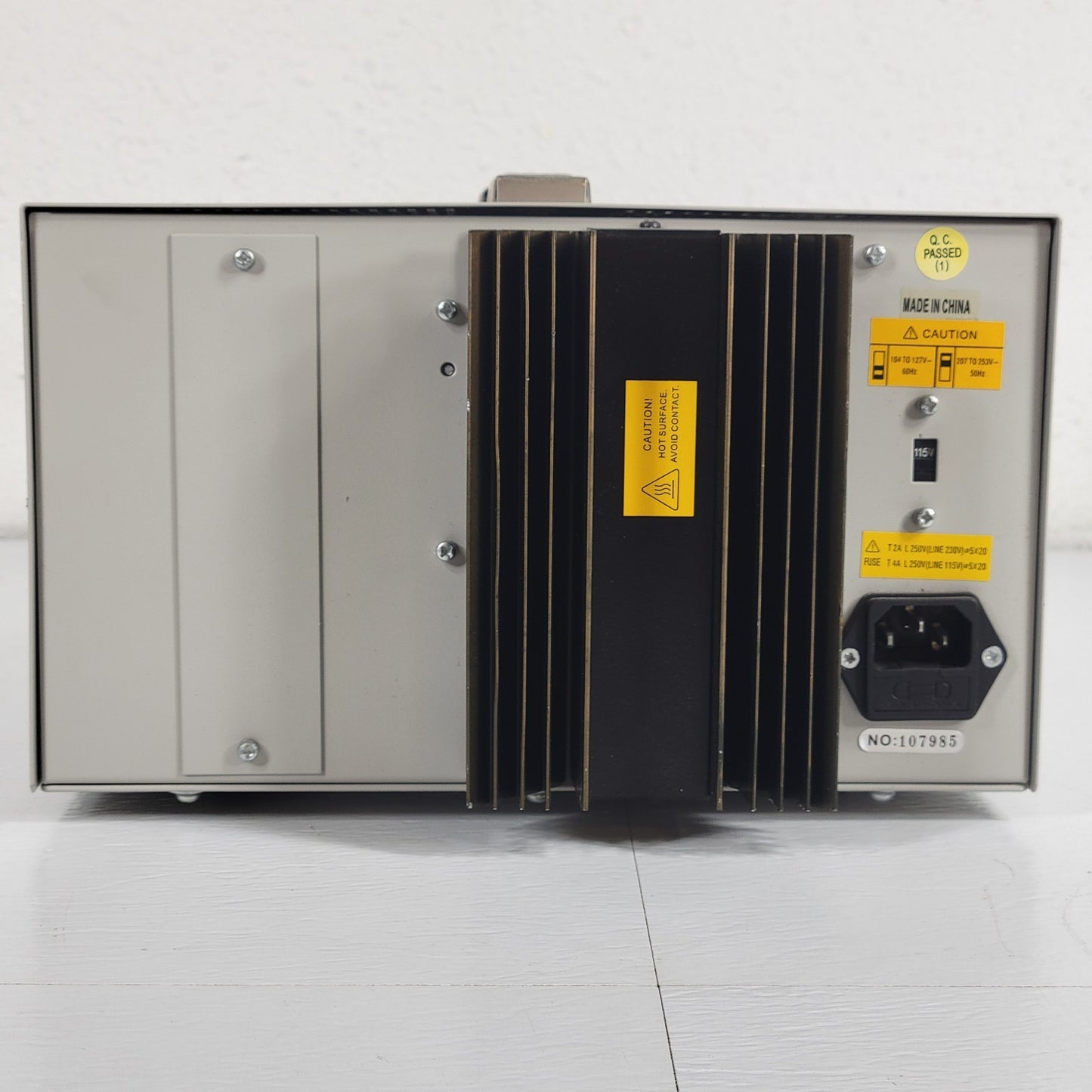TESTED RSR HY3002-3 Triple Output Linear DC Power Supply 2x0-30V 2A 5V3A Grade B