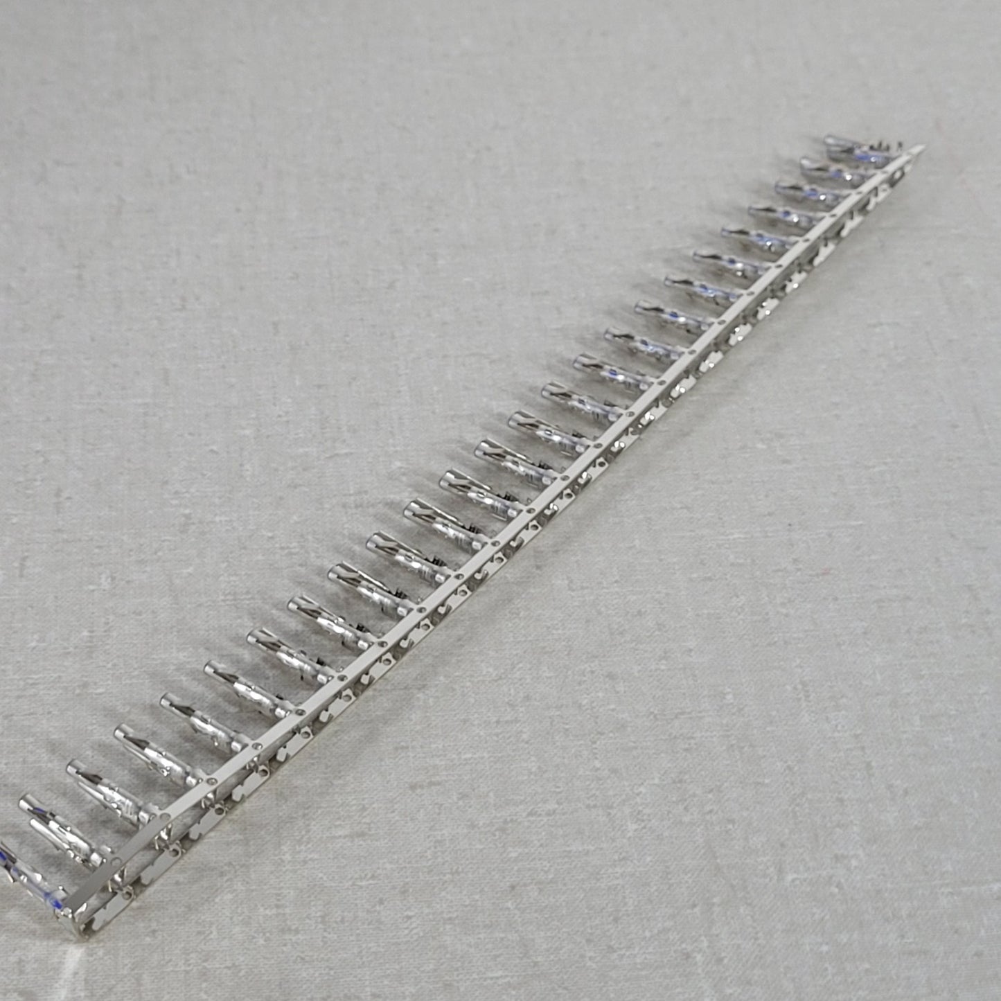 200pc TE Connectivity 61117-1 AMP Crimp Receptacle Contact Terminal Strip Lot