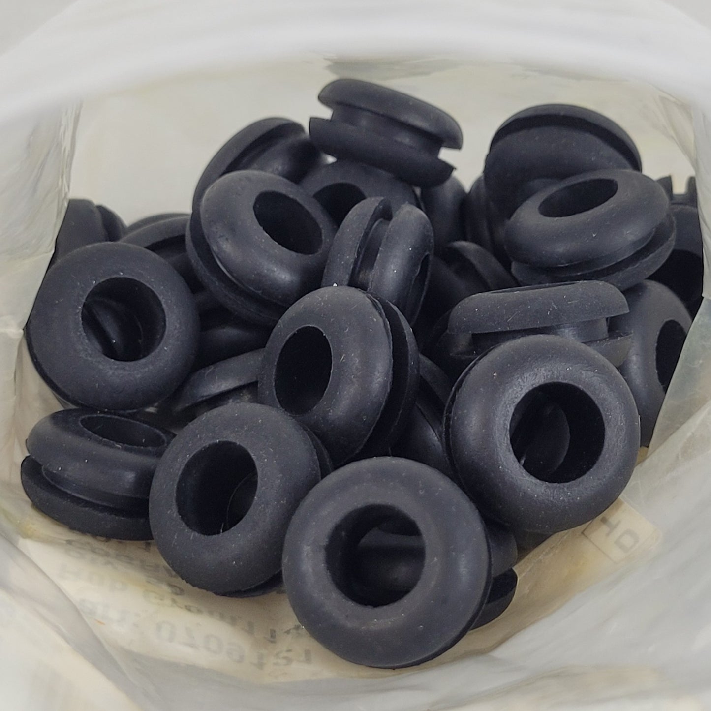 30 Pack Black Applied Rubber Grommets 1/16in Thick 3/4in ID 1-1/8in OD 116740409