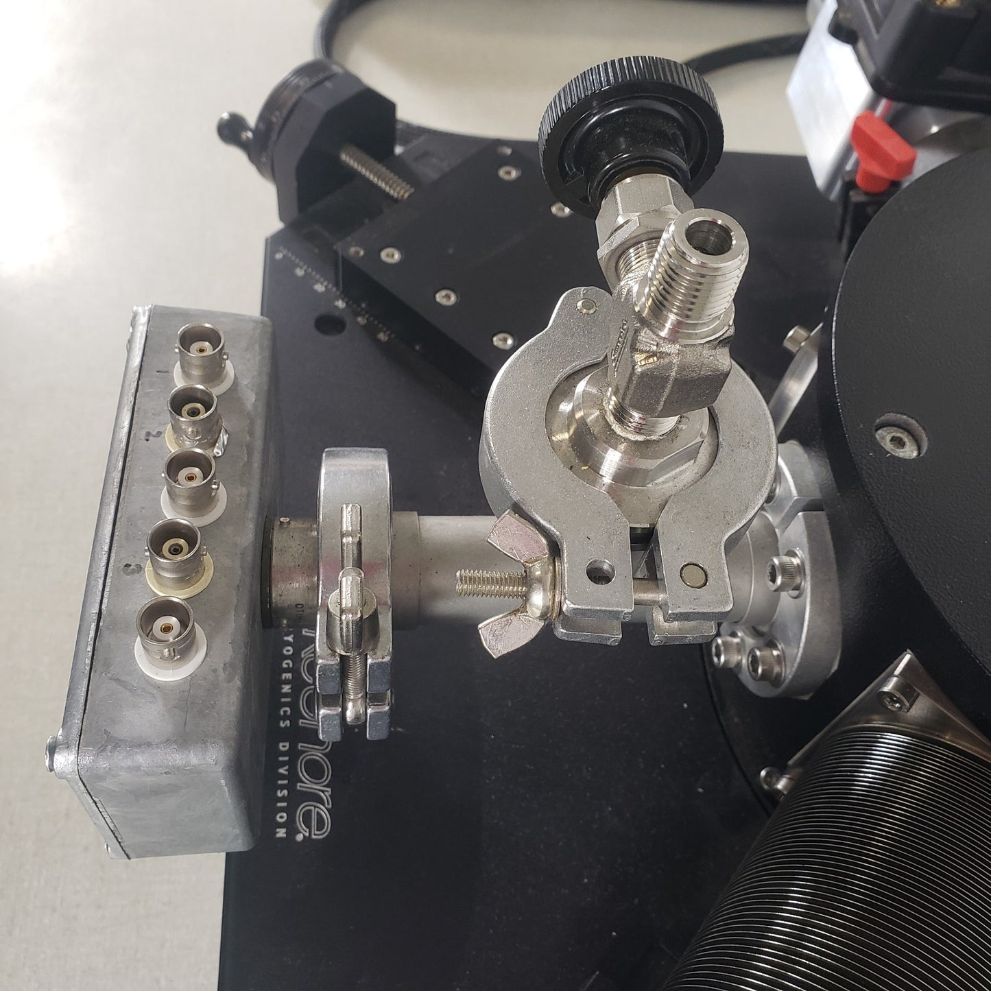 TESTED Lake Shore TTP4 Table Top 3-axis Cryogenic Probe Station 4.2-475K 0-67GHz
