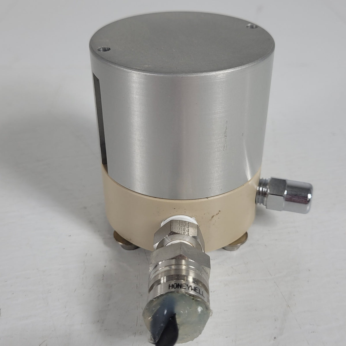 Motorized PEEK Stainless Fluid Control Valve w/ Honeywell 300 PSI Sensor