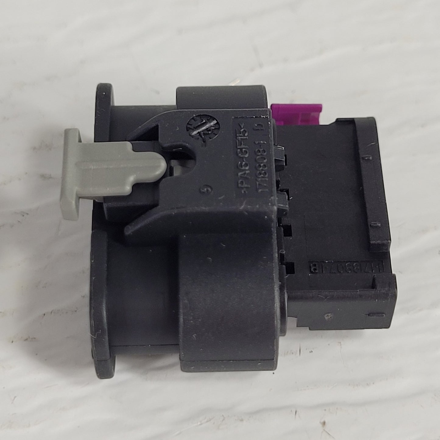 New Holland 84190317 Wire Connector Plug Housing 6-Way Case IH CNH OEM