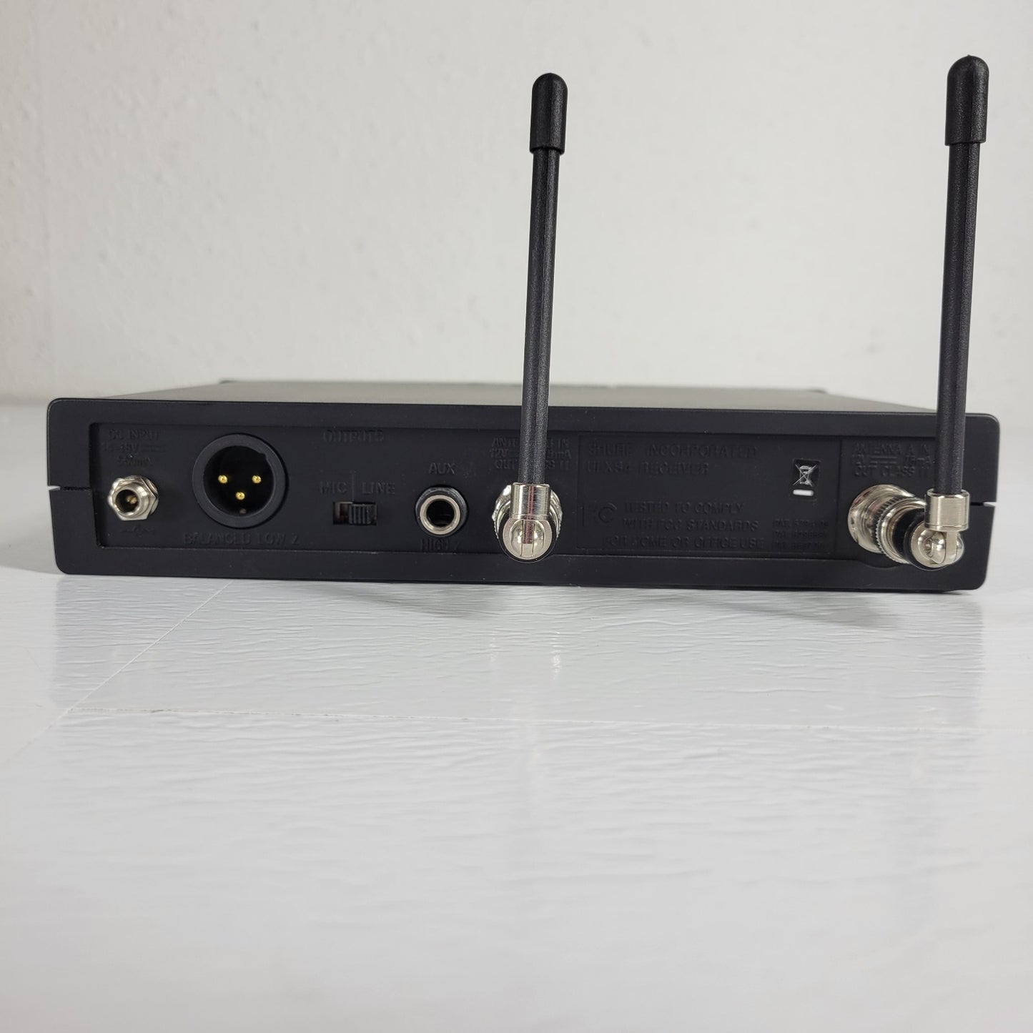 SHURE Wireless Controller ULXS4 G3 470-506MHz, Both Antennae, No Power Supply