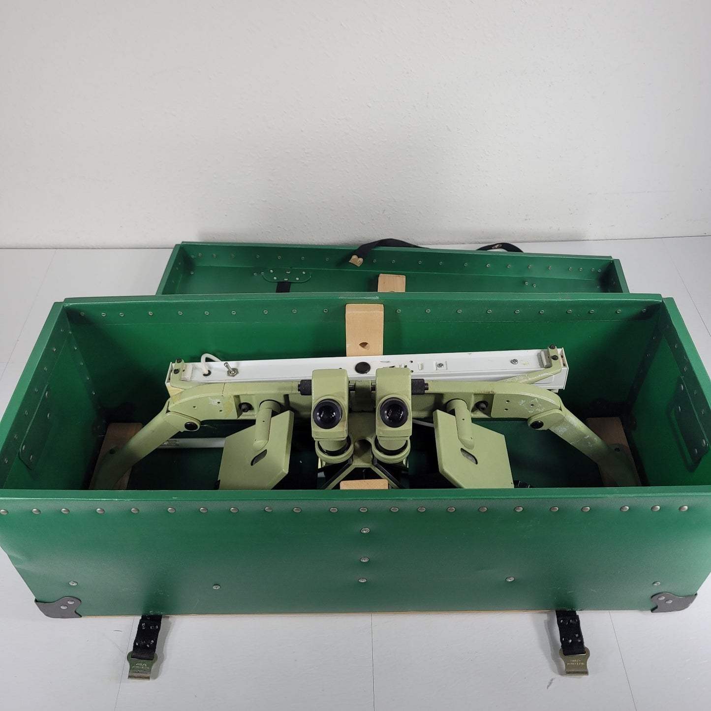Cartographic Engineering 4X Scanning Mirror Stereoscope Aerial Viewer w/ Case