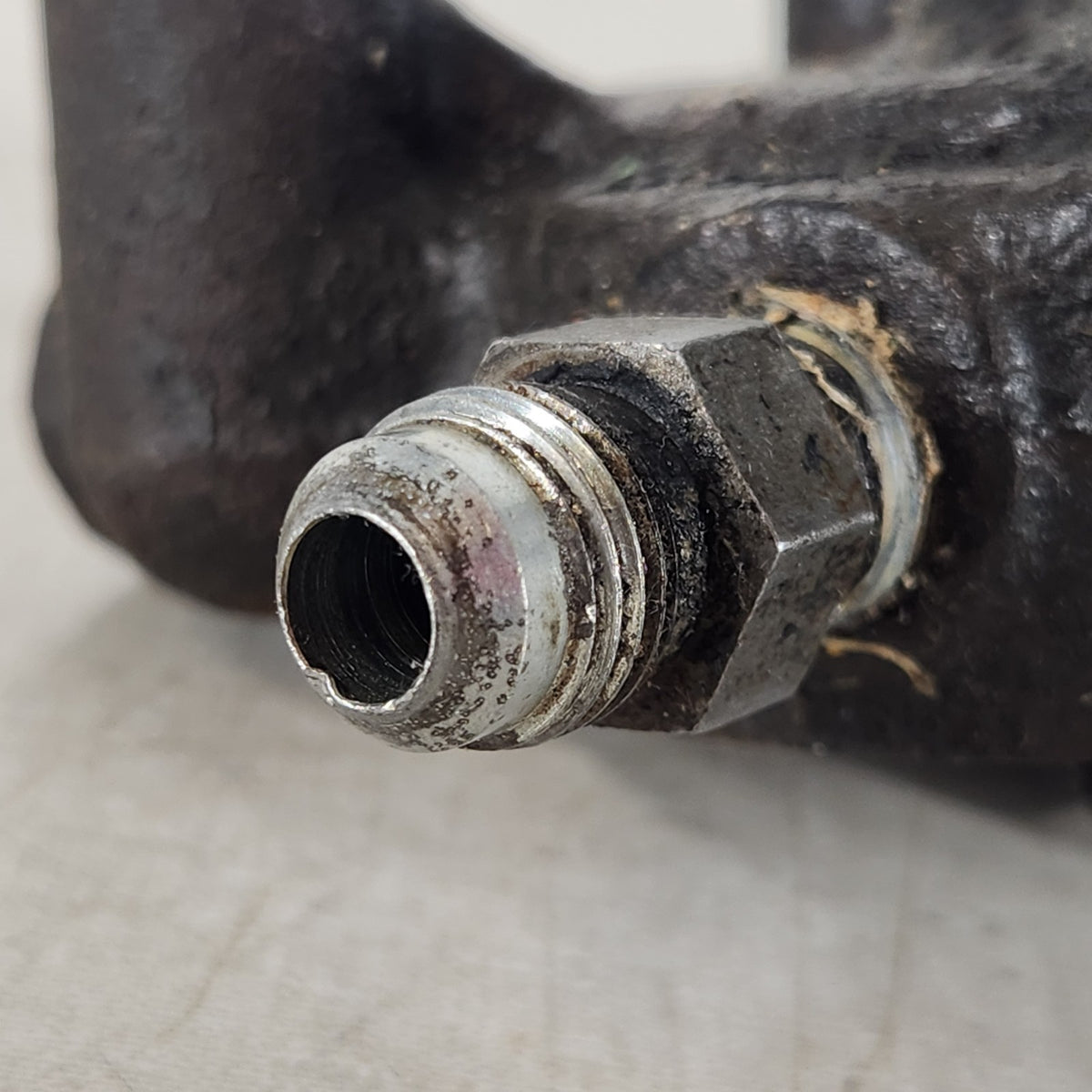 Bolens 1800 1900 Eliminator Hydraulic Oil Filter Manifold 1734345 Untested