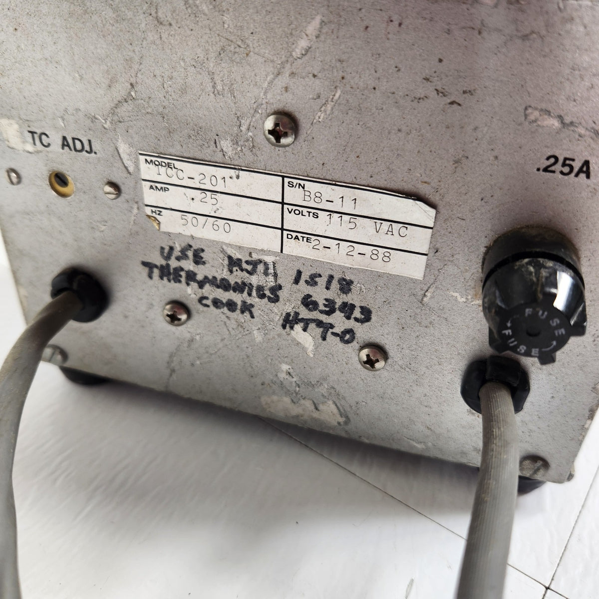 Kurt J Lesker TCC-201 Thermocouple Vacuum Gauge Controller Micron Meter 115V