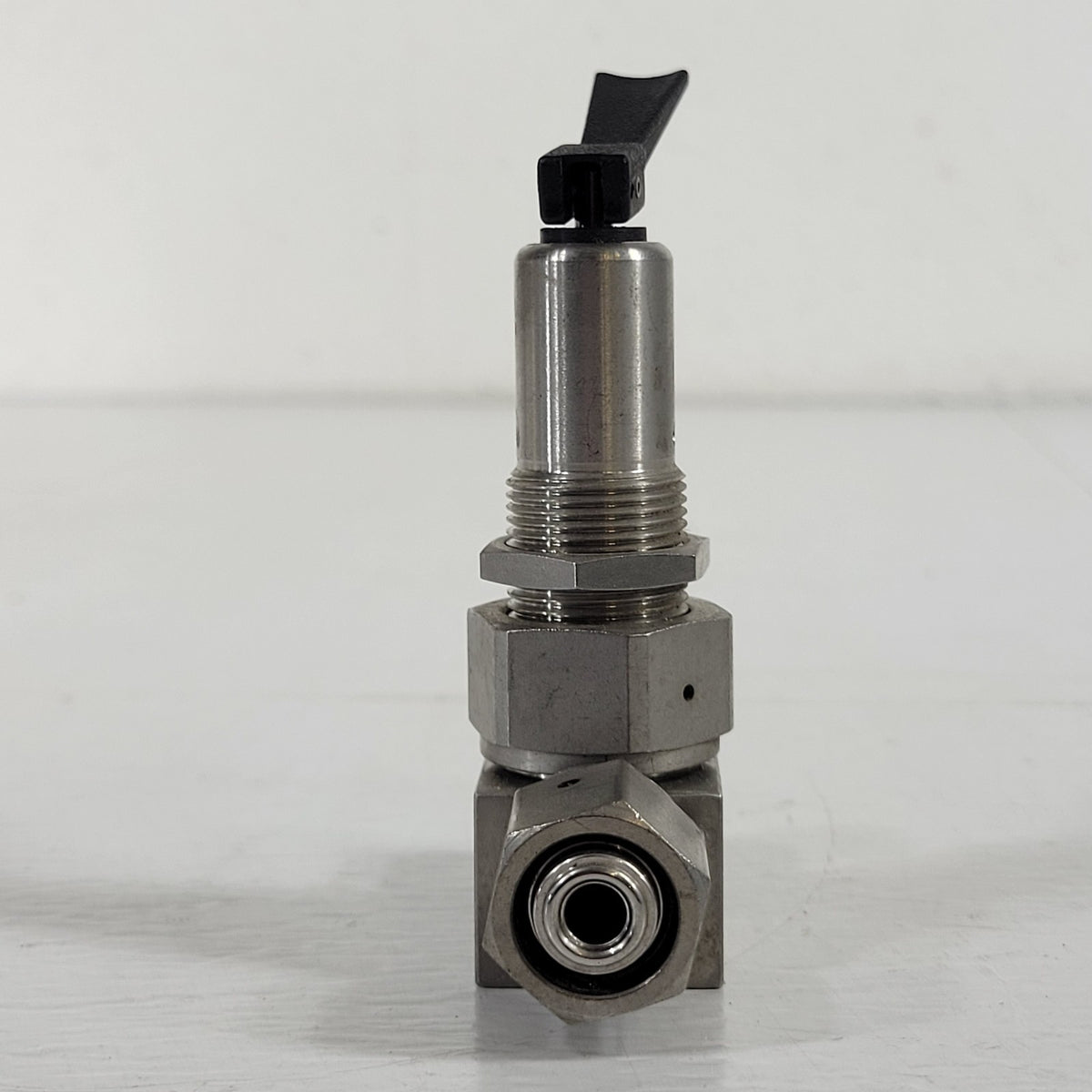 Nupro Swagelok SS-4BKT-V51 1/4" Female VCR Bellows Sealed Toggle Valve 316SS